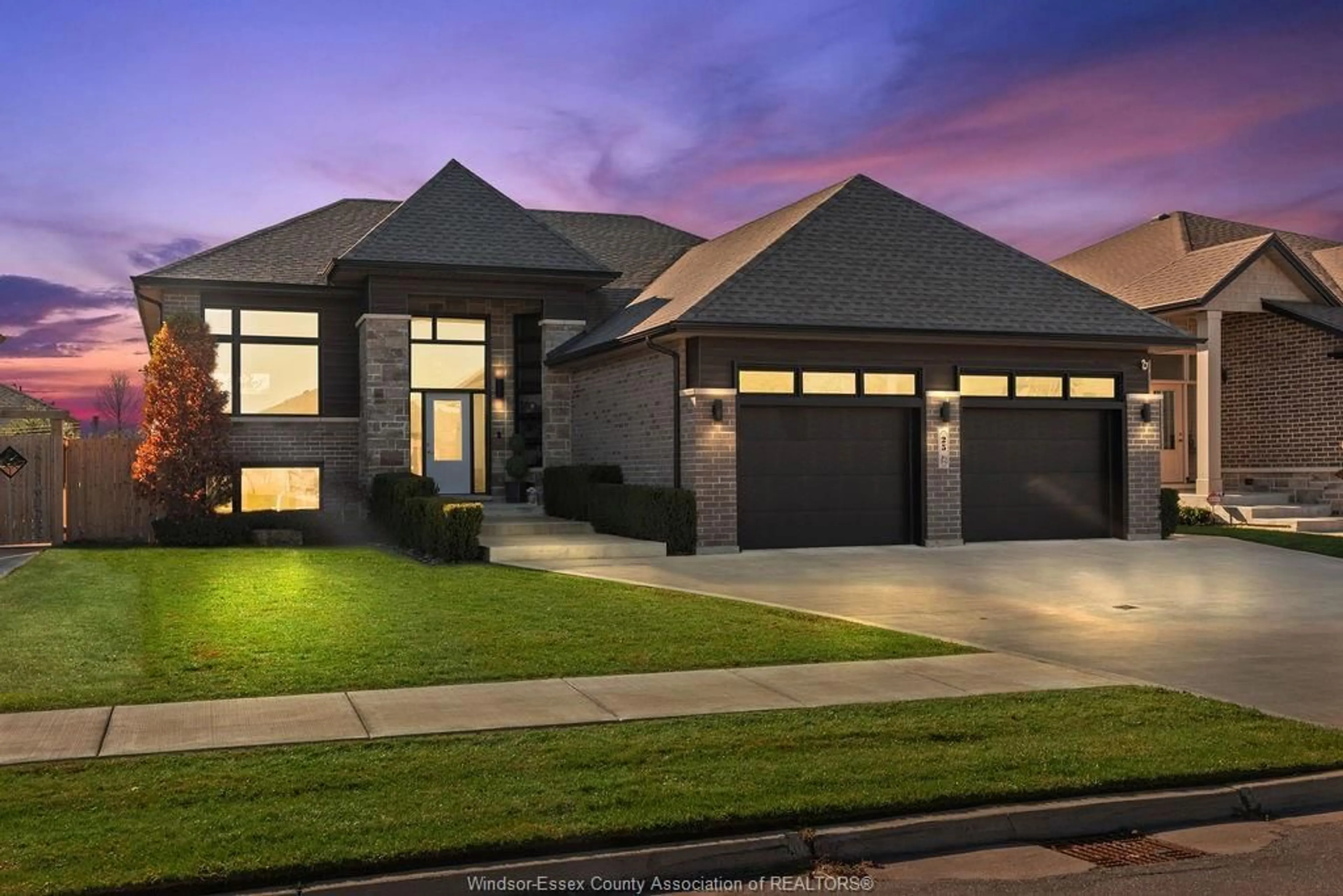 Home with brick exterior material, street for 25 WOODLAND ST, Kingsville Ontario N9Y 0A9