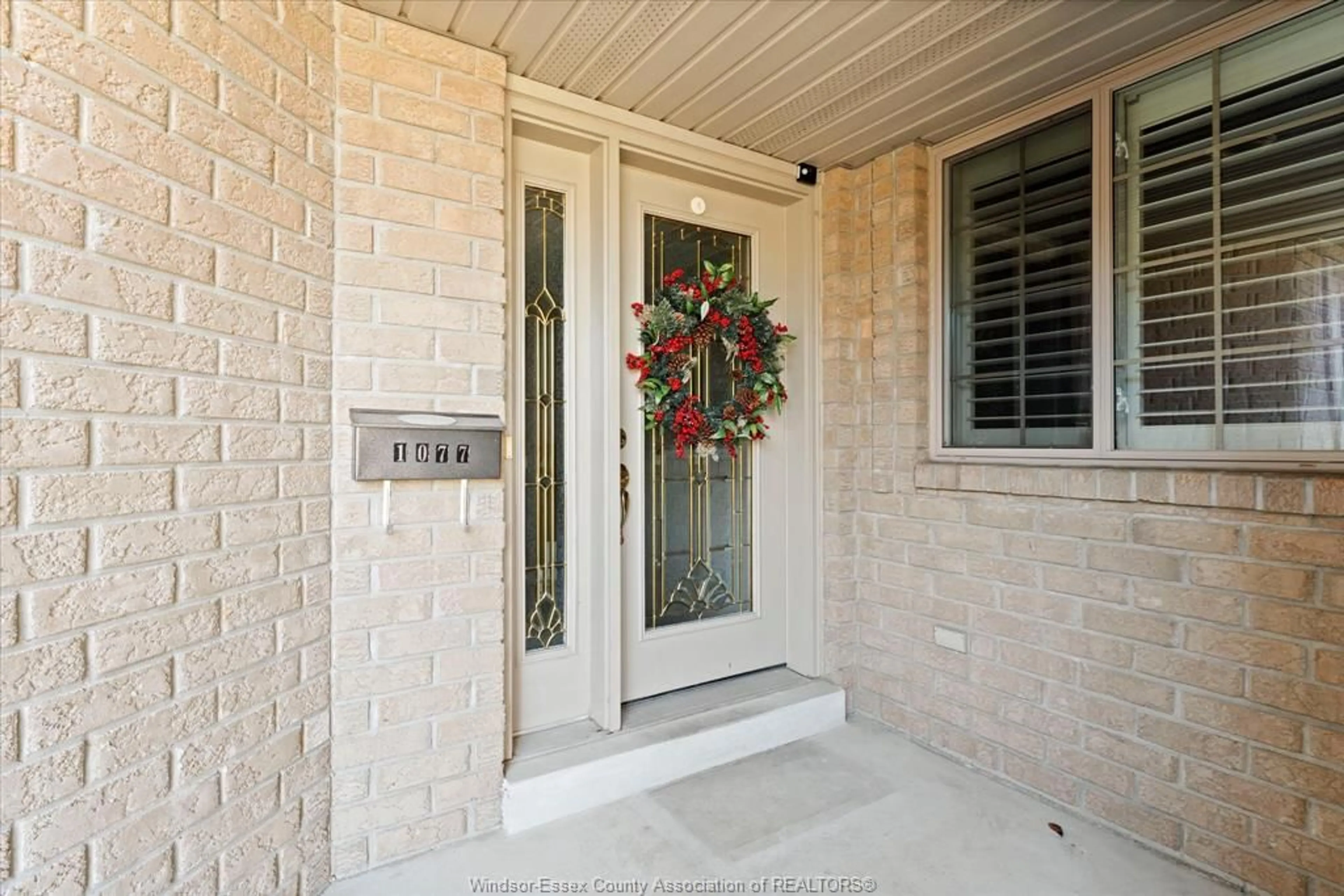 Indoor entryway for 1077 HACIENDA Way, Windsor Ontario N9G 2T7