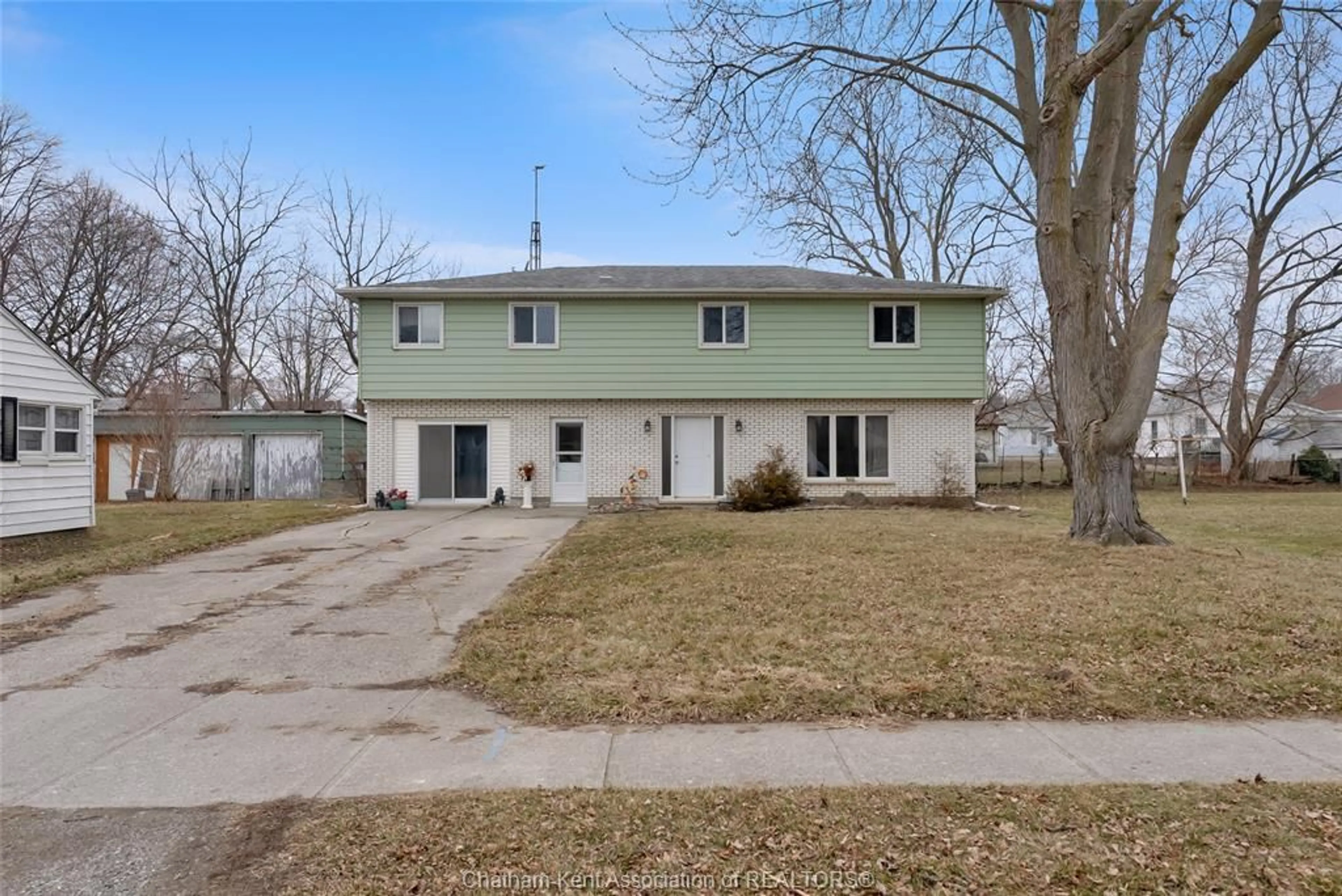 A pic from outside/outdoor area/front of a property/back of a property/a pic from drone, street for 193 Jane St, Blenheim Ontario N0P 1A0