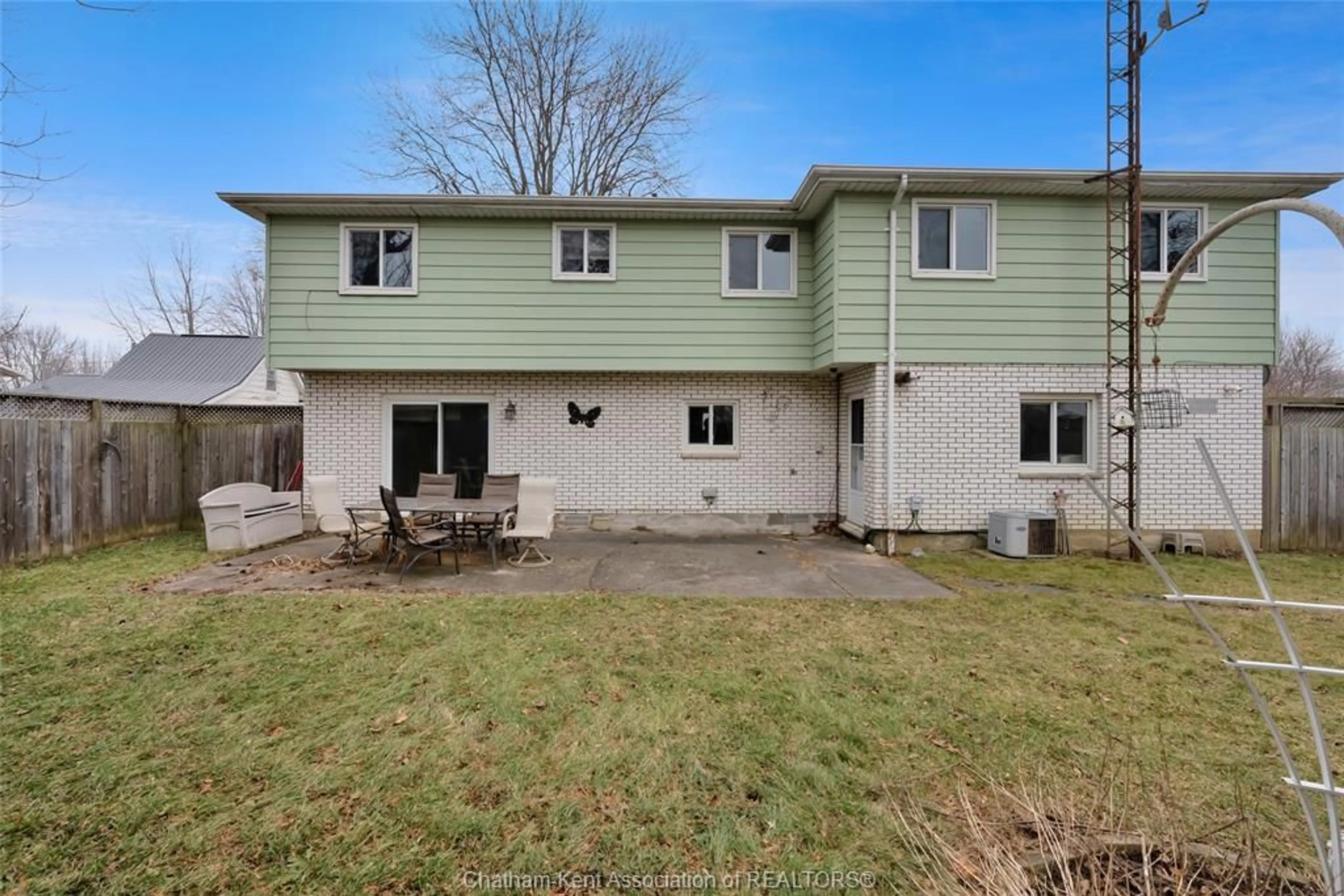 Patio, street for 193 Jane St, Blenheim Ontario N0P 1A0