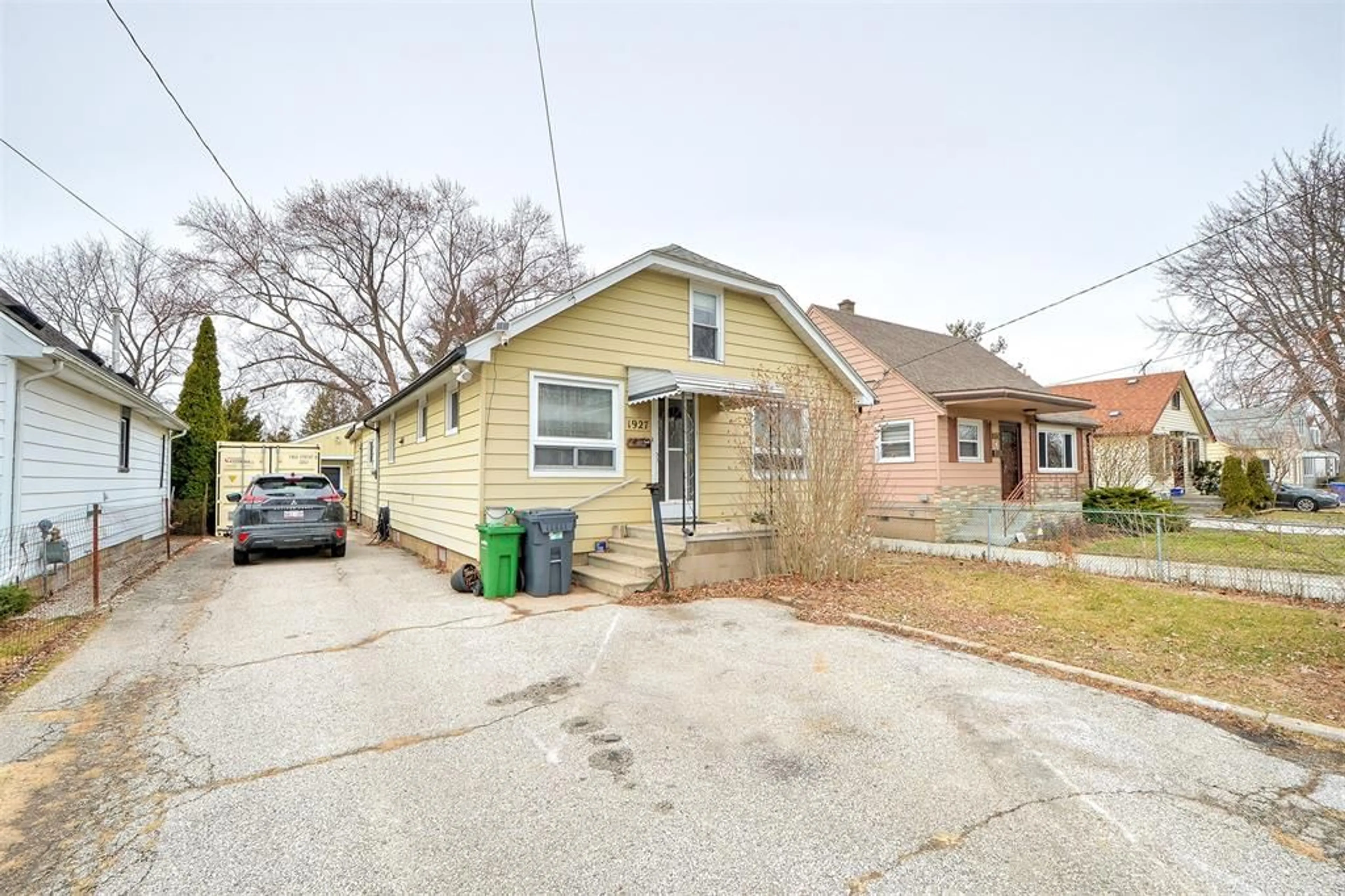 Unknown for 1927 Balfour Blvd, Windsor Ontario N8T 2S4