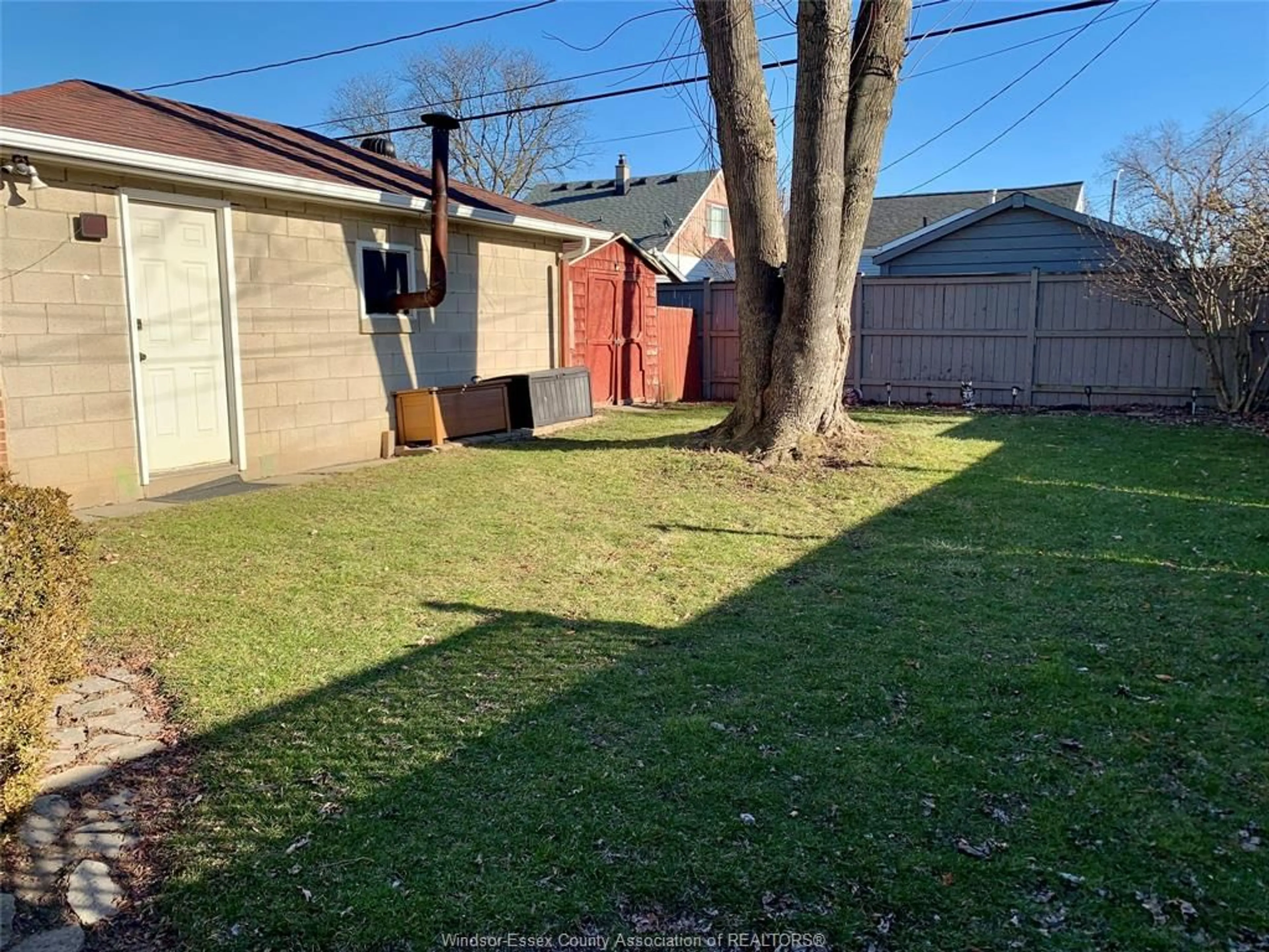 A pic from outside/outdoor area/front of a property/back of a property/a pic from drone, street for 2943 MANCHESTER Rd, Windsor Ontario N9C 1X5