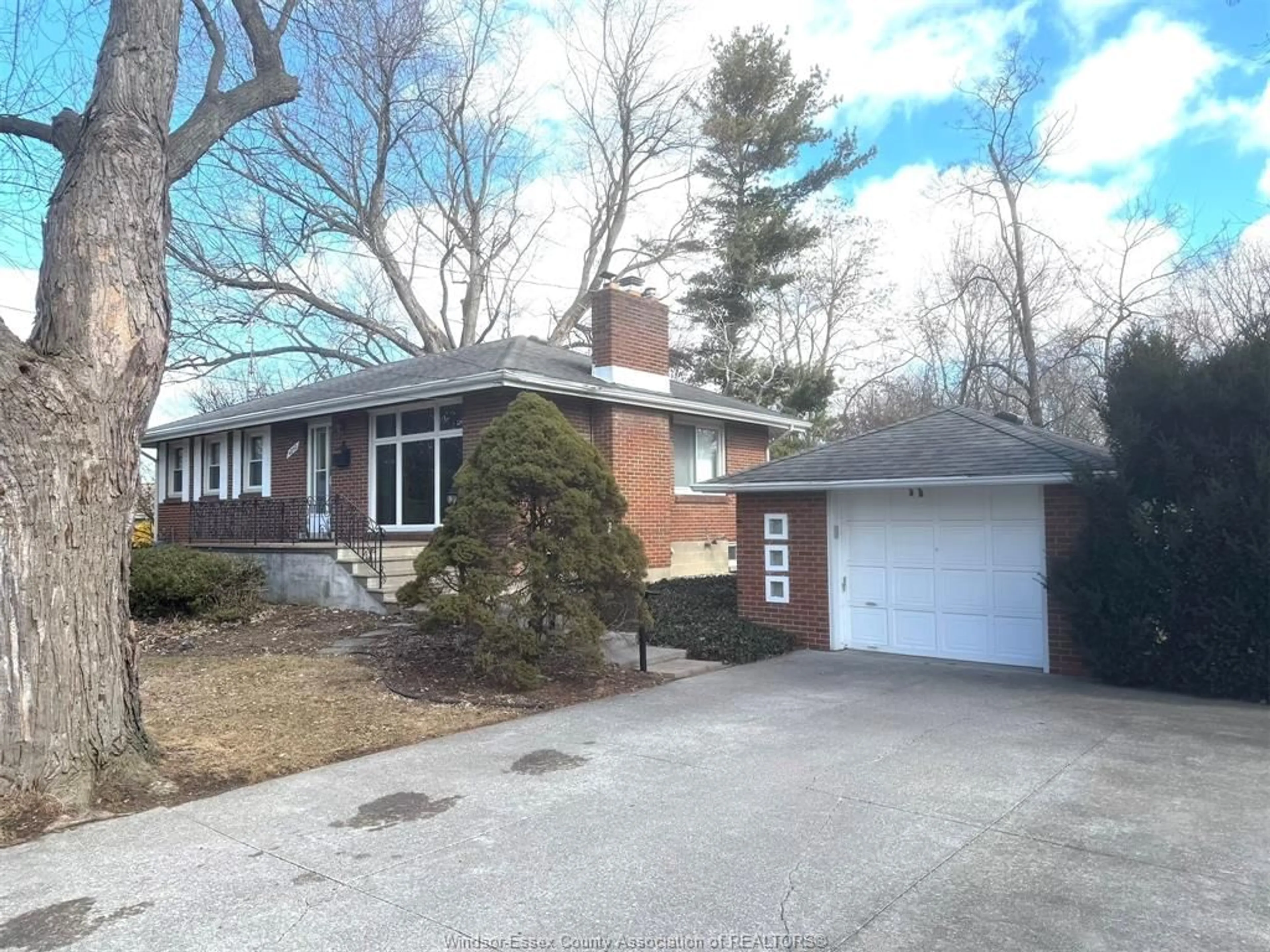 Home with brick exterior material, street for 4850 MONTGOMERY Dr, LaSalle Ontario N9H 1E8