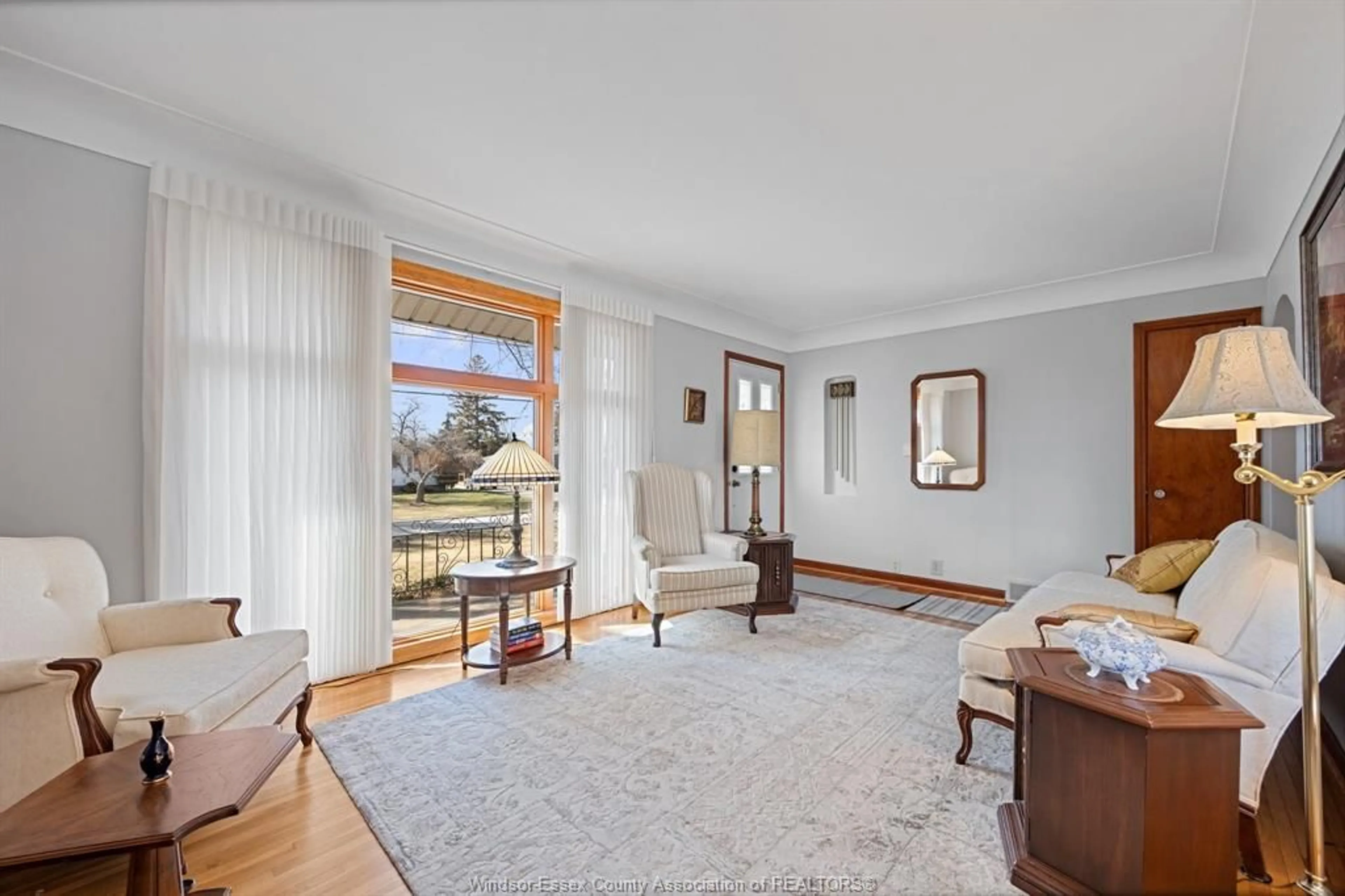 Living room with furniture, unknown for 4850 MONTGOMERY Dr, LaSalle Ontario N9H 1E8