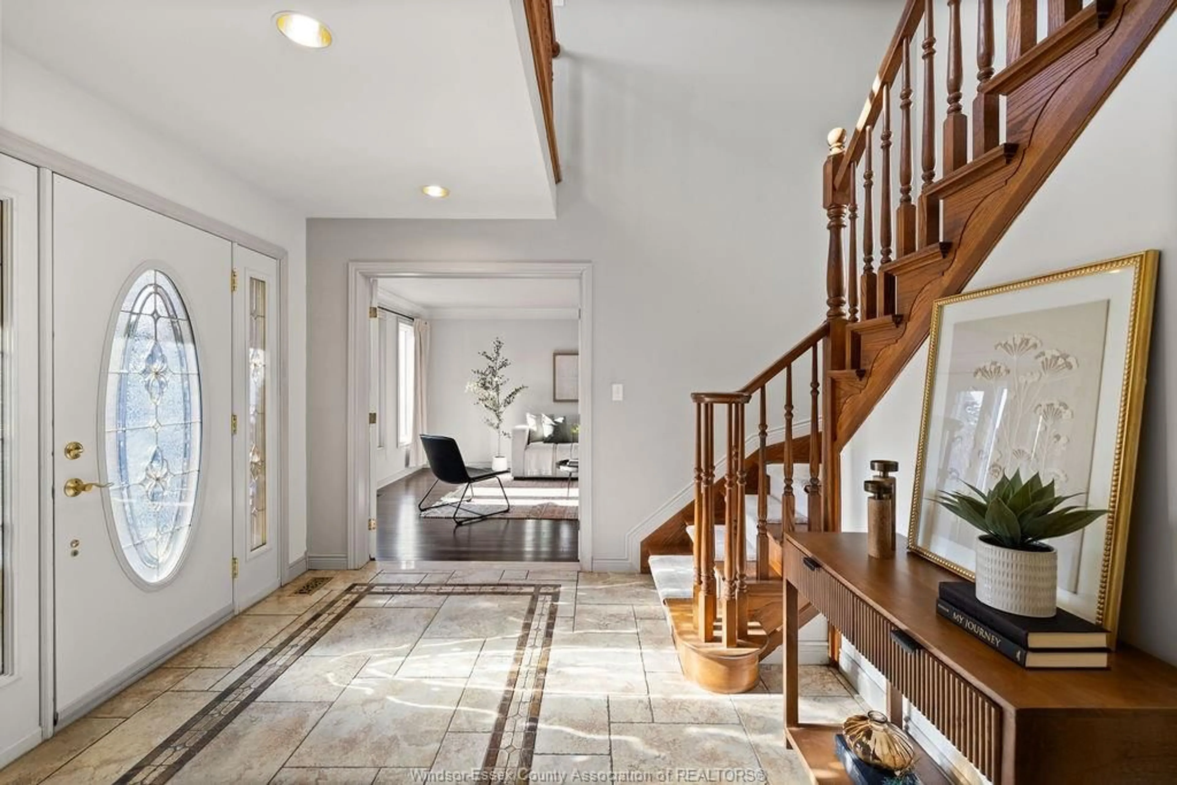 Indoor foyer for 446 CORBETT, Tecumseh Ontario N8N 4T4