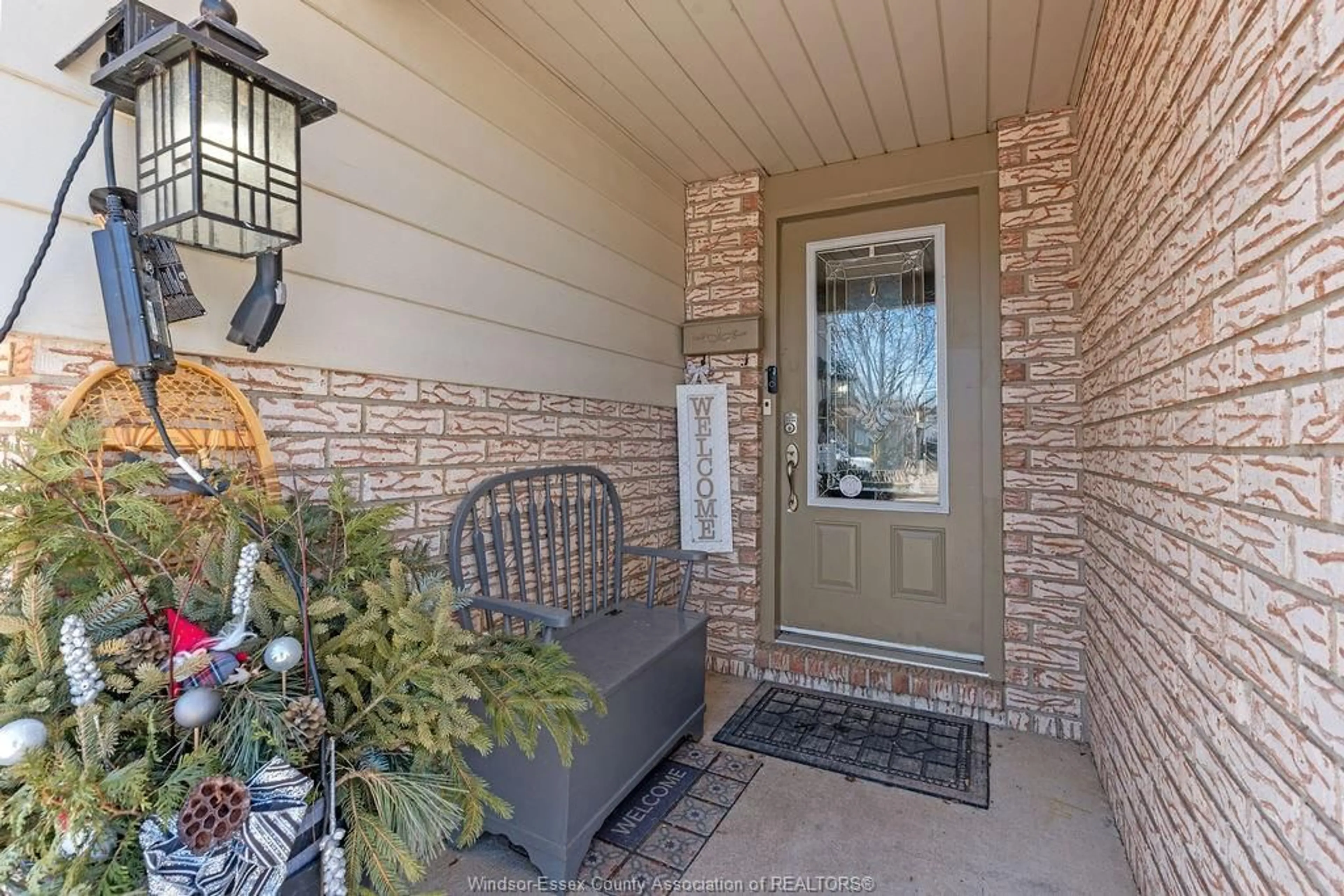 Indoor entryway for 3409 DEERBROOK Dr, Windsor Ontario N8R 2G1