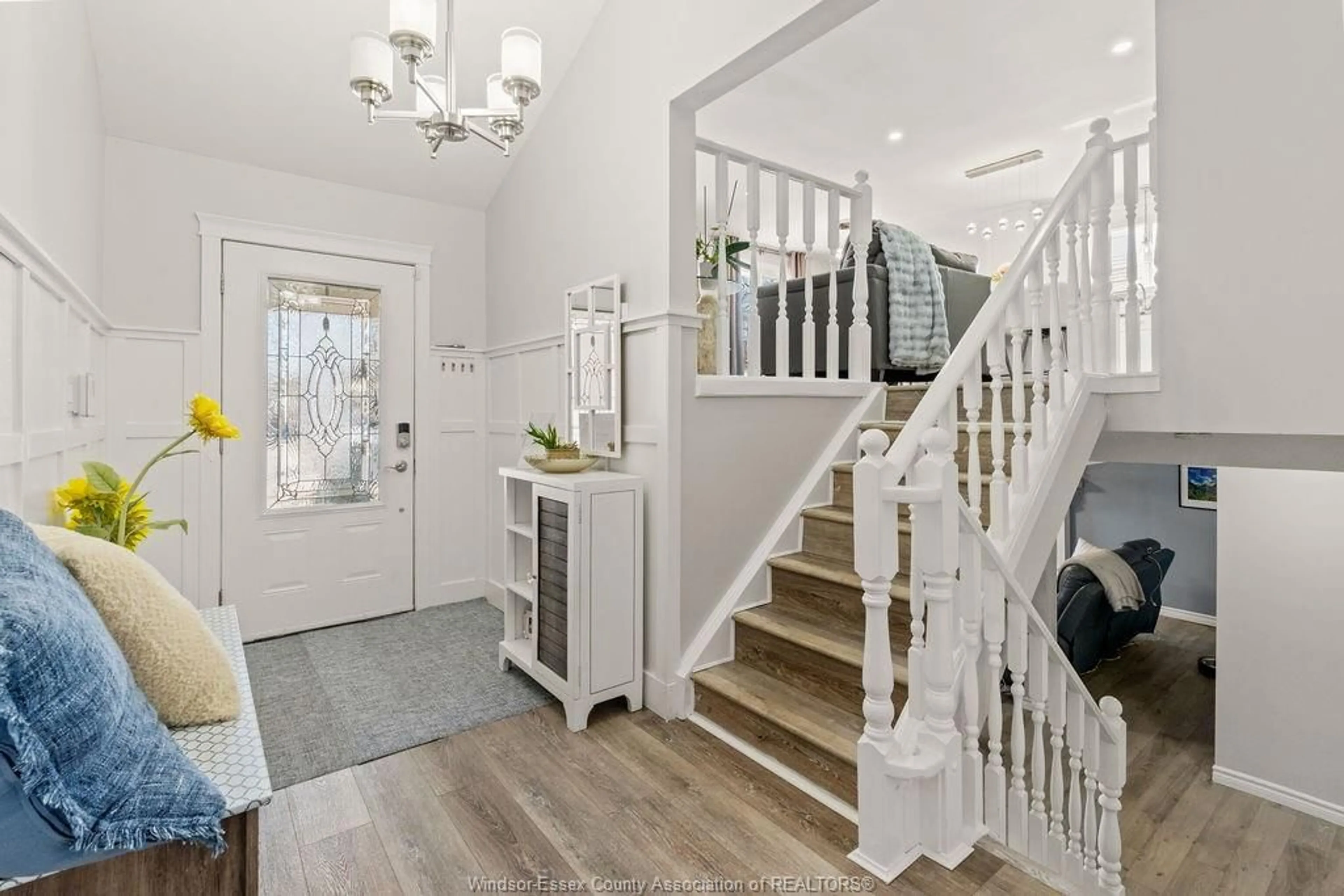 Indoor entryway for 3409 DEERBROOK Dr, Windsor Ontario N8R 2G1