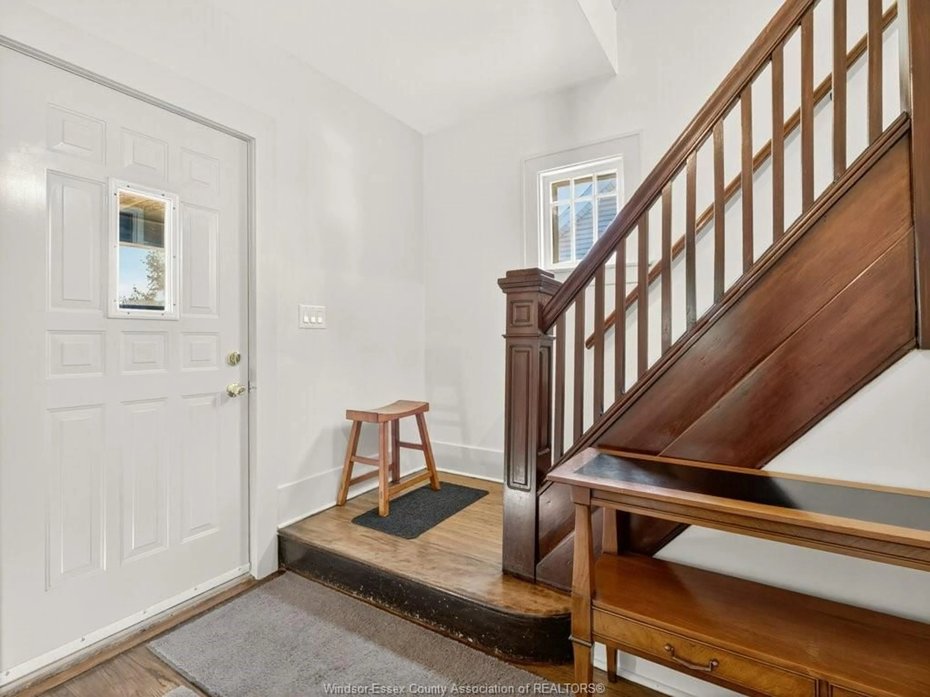 Indoor entryway for 2227 LINCOLN Rd, Windsor Ontario N8W 2R3