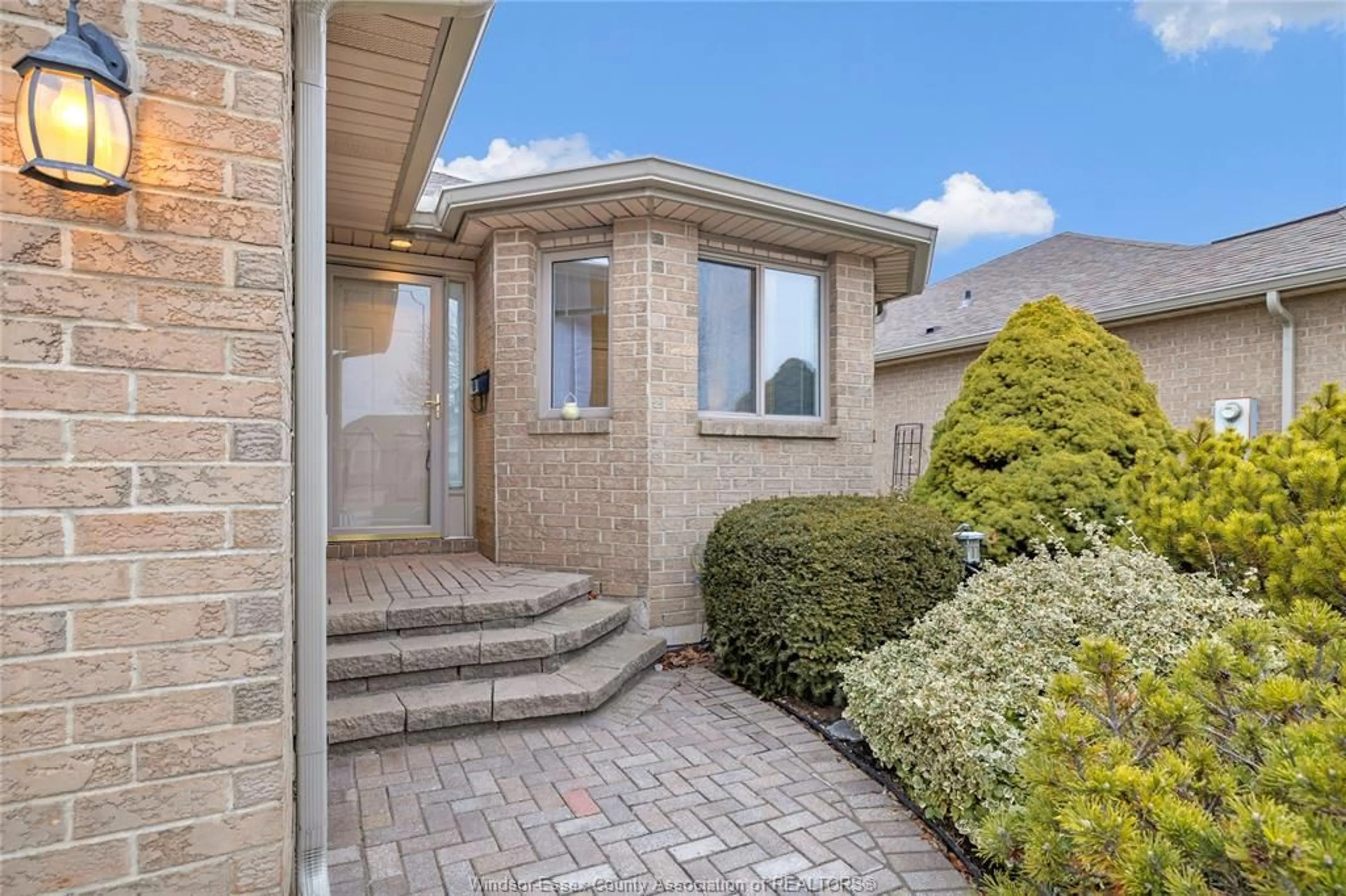 Unknown for 1036 IMPERIAL Cres, Windsor Ontario N9G 2T3