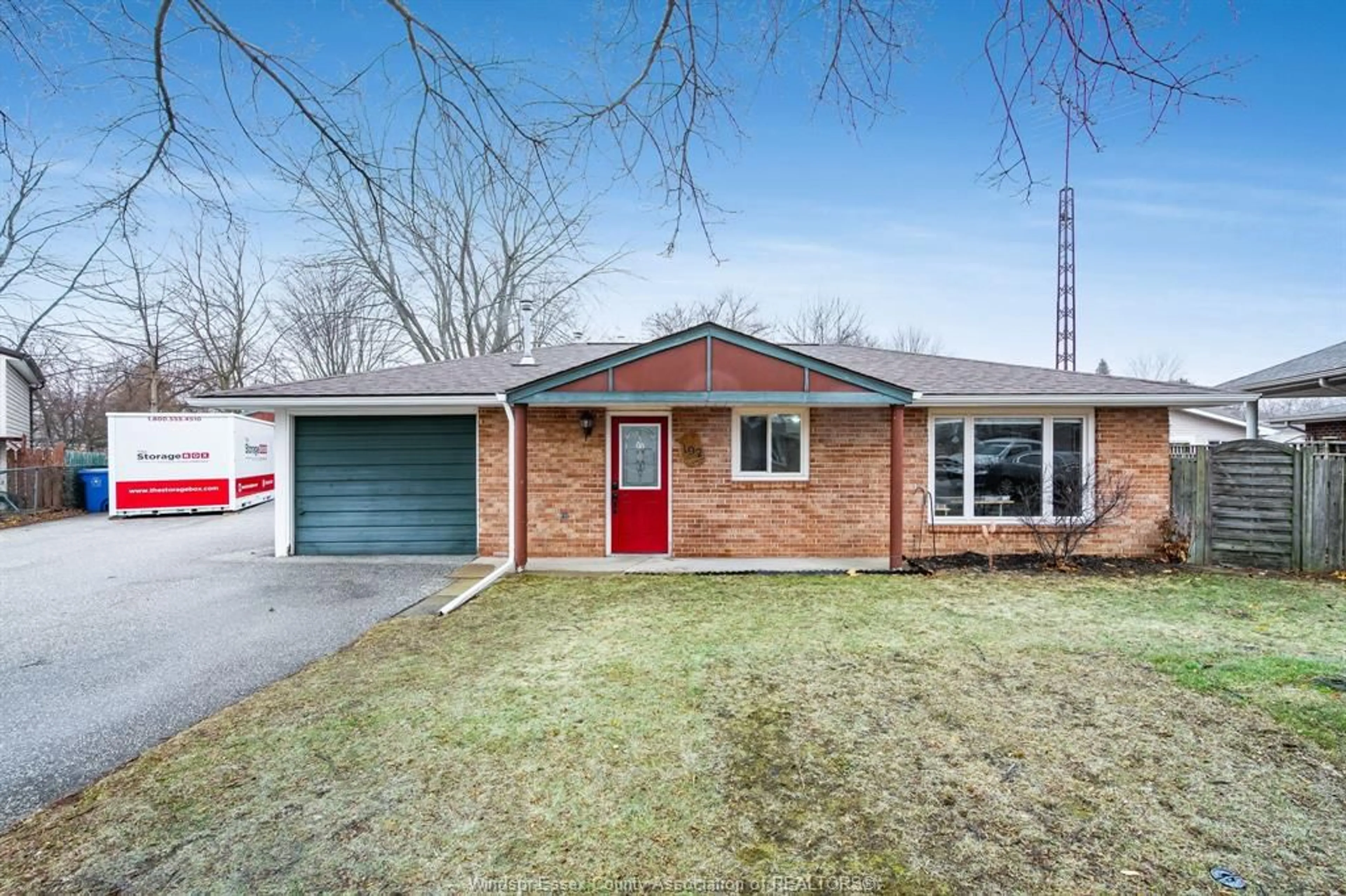 Home with brick exterior material, street for 192 OWENWOOD, Kingsville Ontario N9Y 3L2
