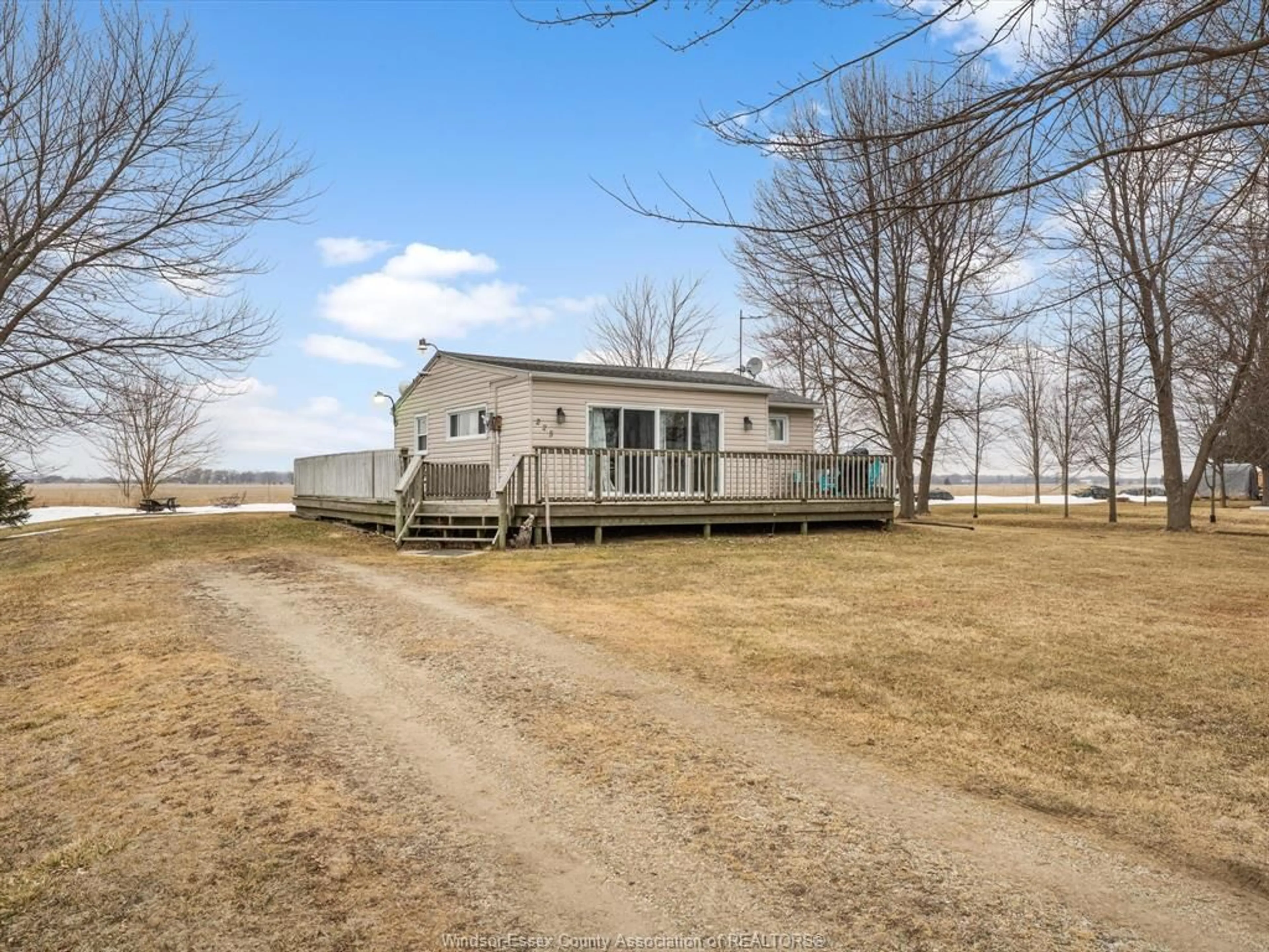 A pic from outside/outdoor area/front of a property/back of a property/a pic from drone, water/lake/river/ocean view for 225 COTTERIE PARK, Leamington Ontario N0P 2P0