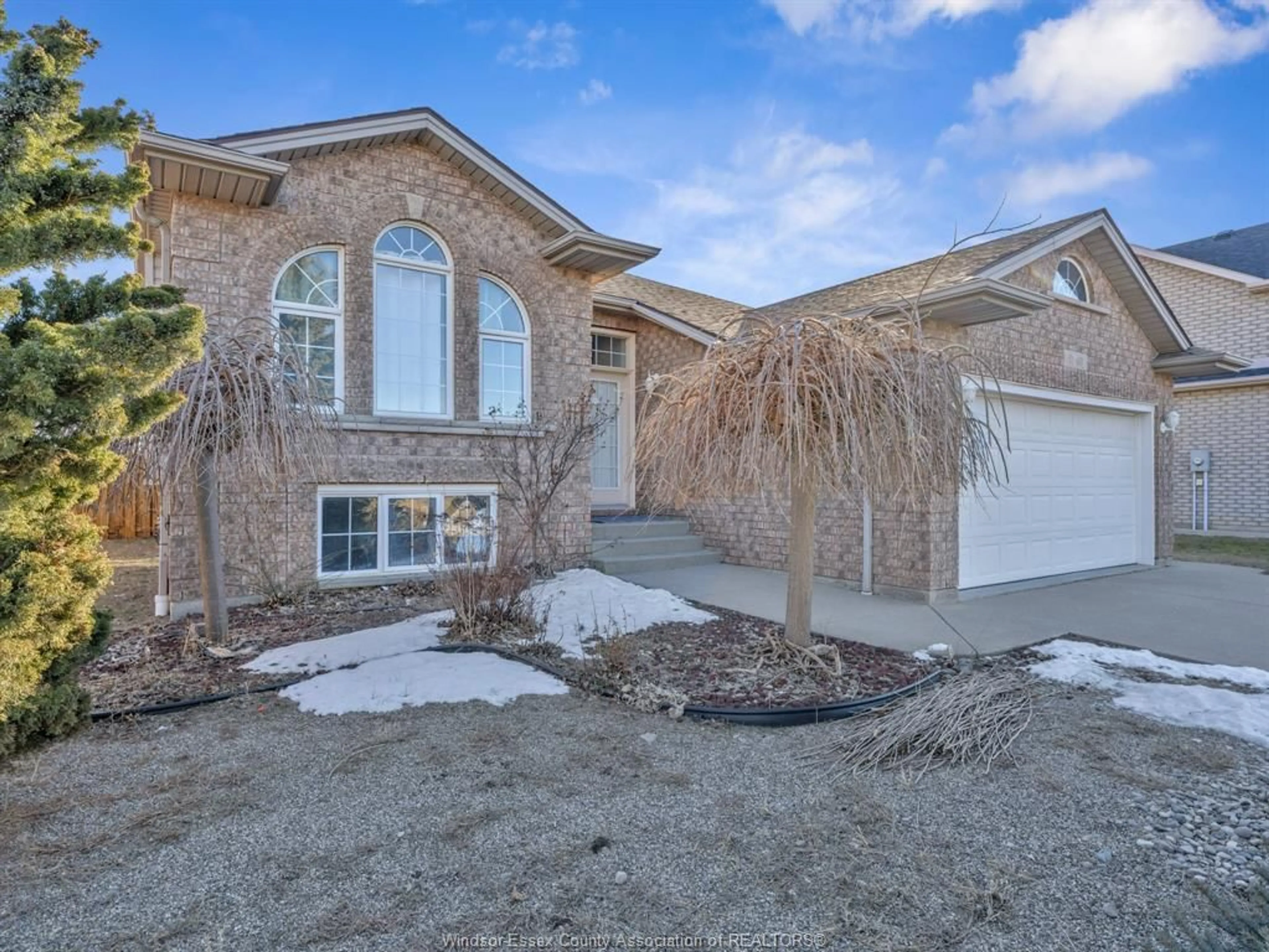 Home with brick exterior material, street for 40 Sandy Lake Dr, Leamington Ontario N8H 5K4