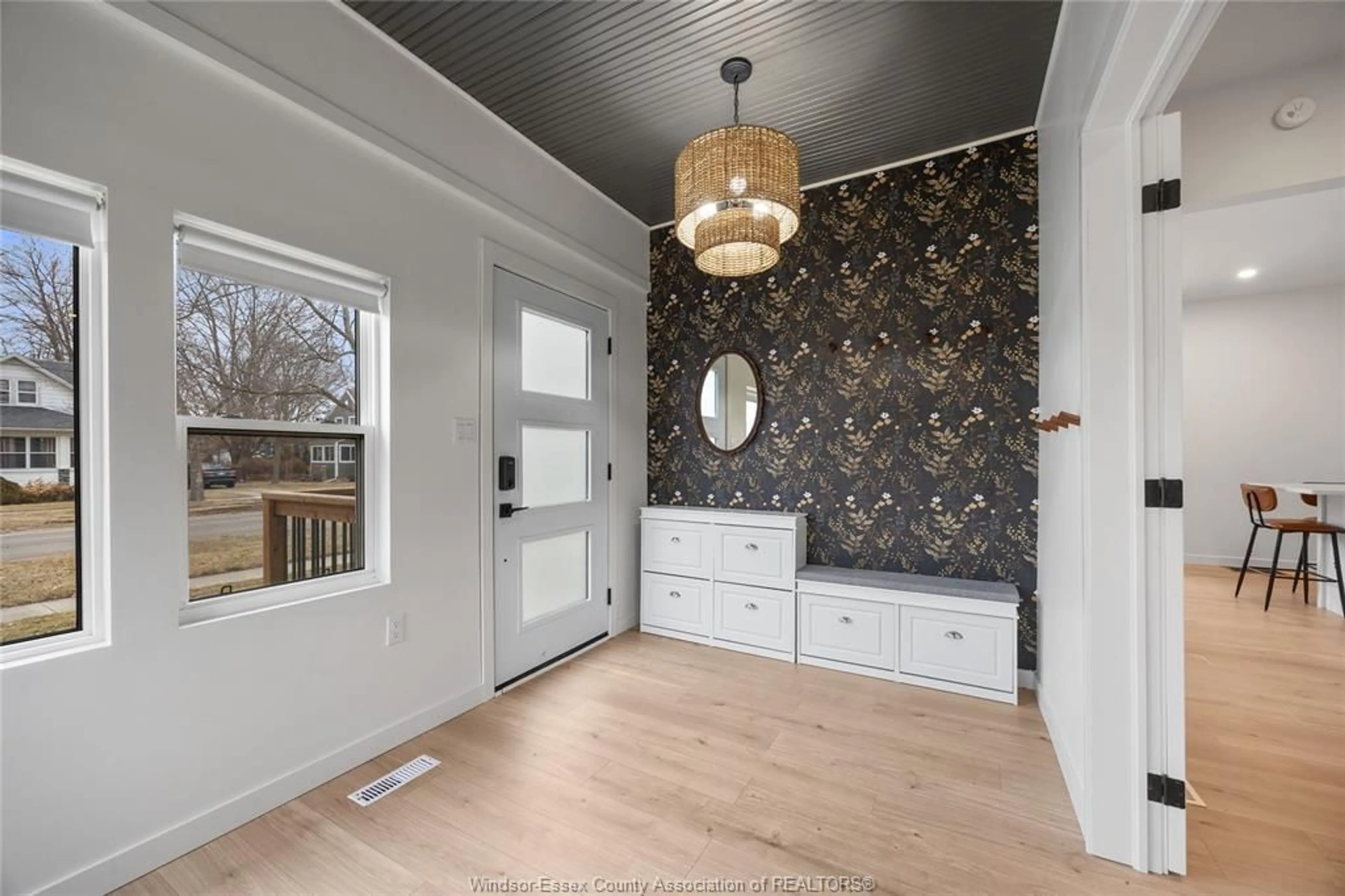 Indoor entryway for 18 FORREST, Tilbury Ontario N0P 2L0