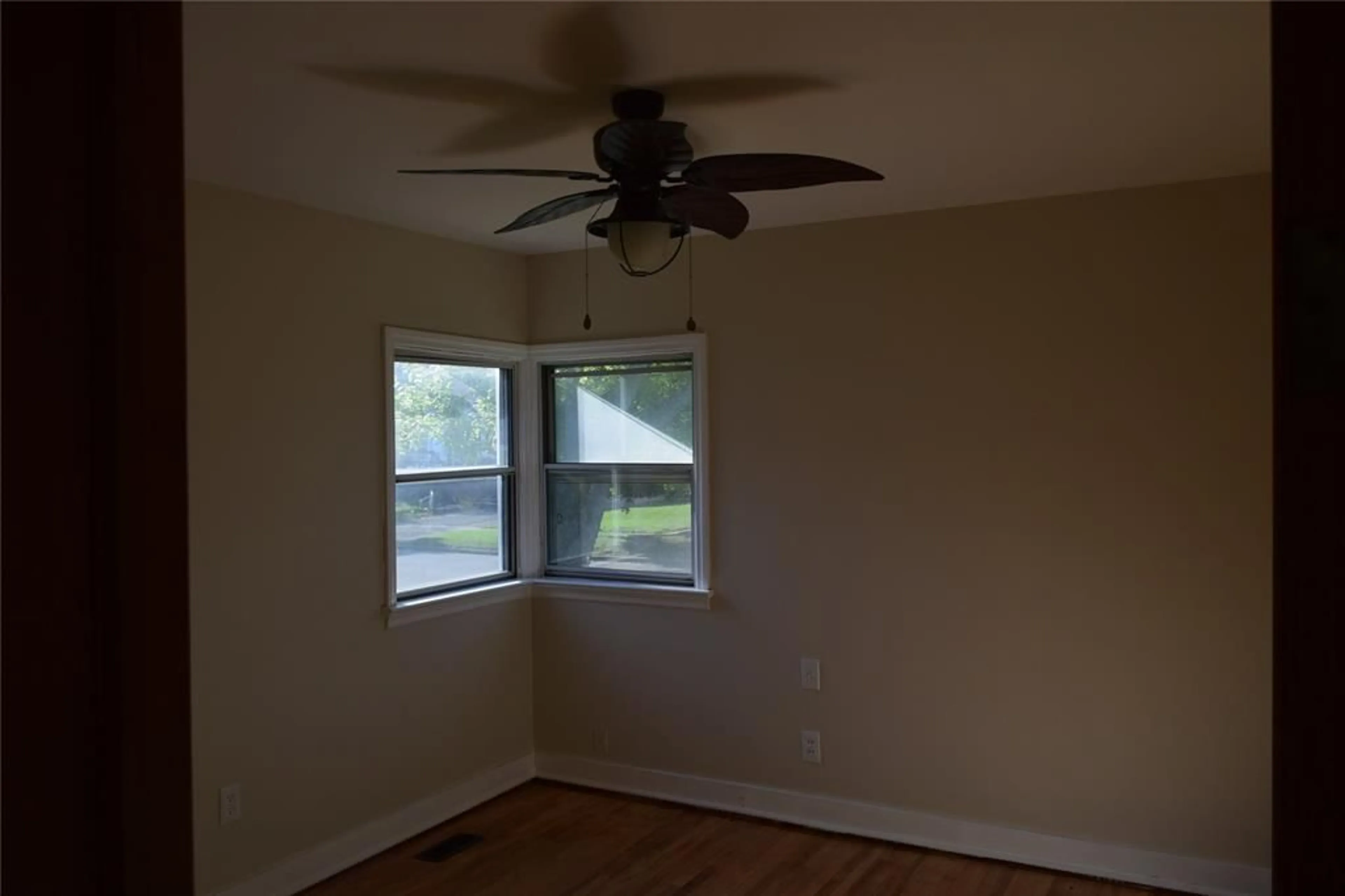 A pic of a room for 1024 BRENCHLEY St, Sarnia Ontario N7S 1R4