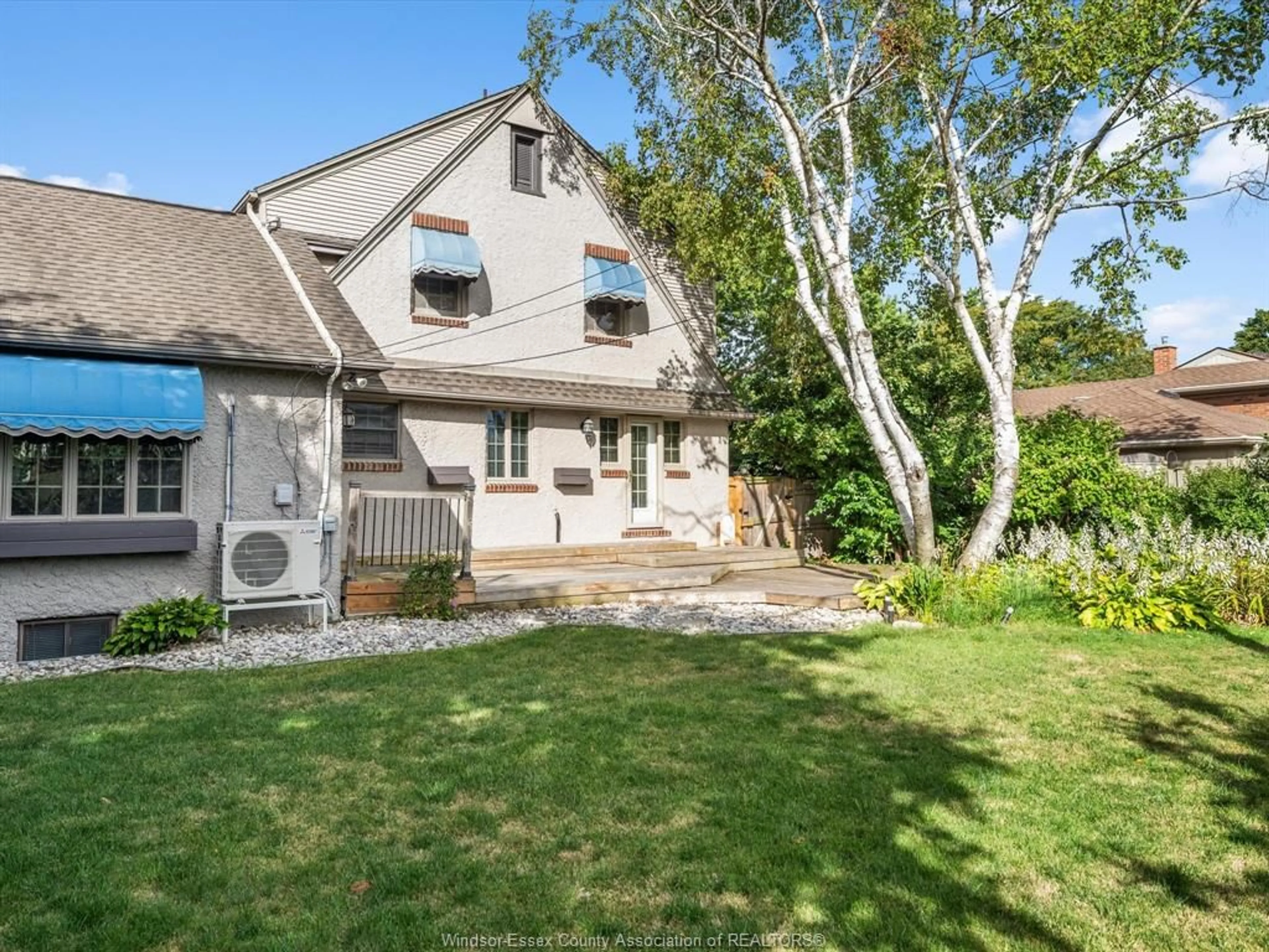 A pic from outside/outdoor area/front of a property/back of a property/a pic from drone, street for 450 MATTHEW BRADY, Windsor Ontario N8S 3J6