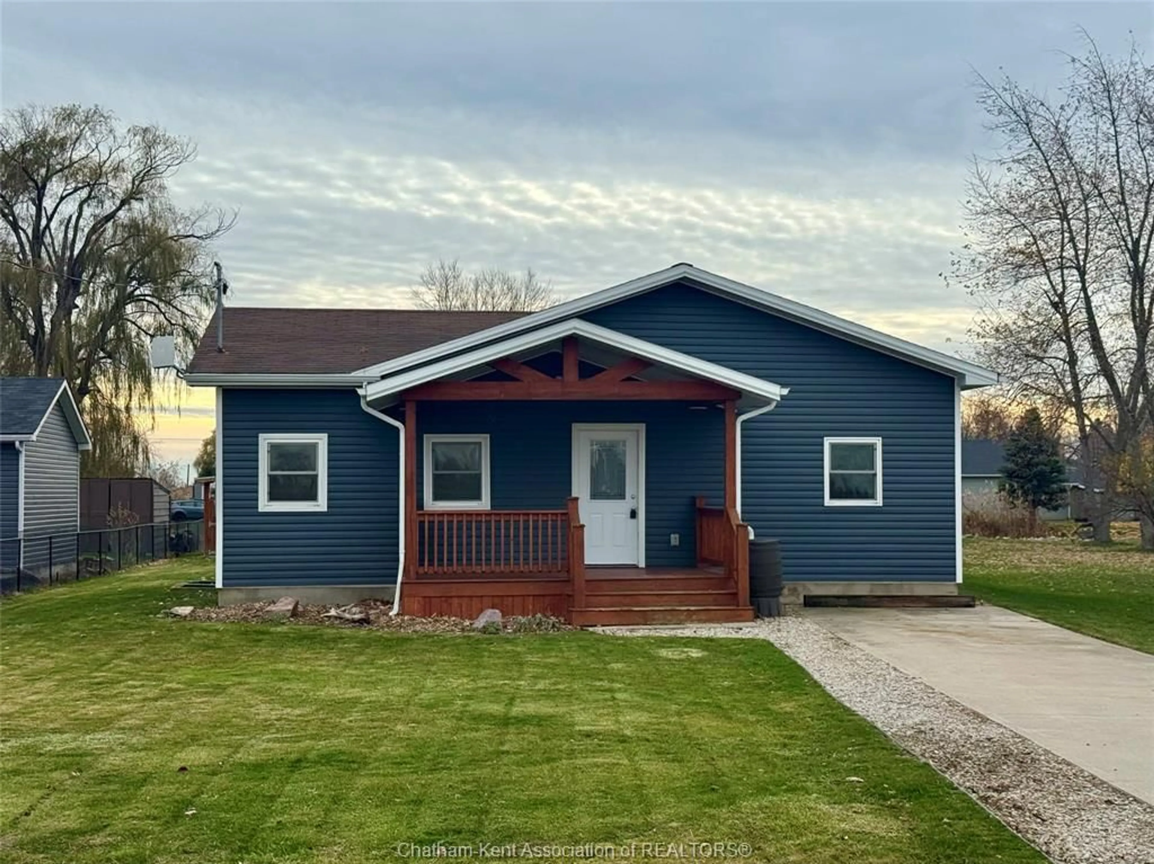 Home with vinyl exterior material, street for 88 Kent St, Shrewsbury Ontario N0P 1A0