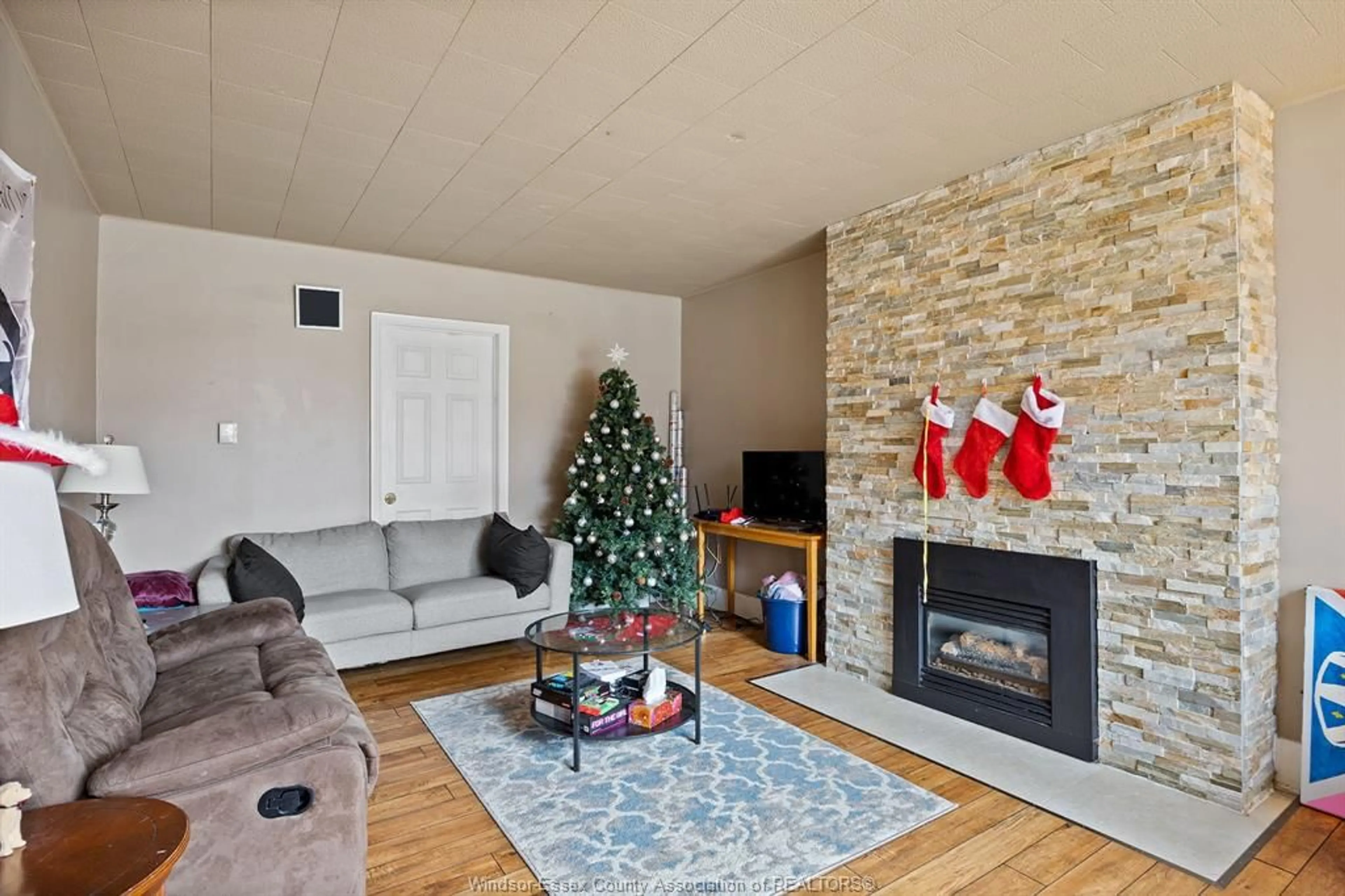 Living room with furniture, unknown for 568 ASKIN, Windsor Ontario N9B 2X4