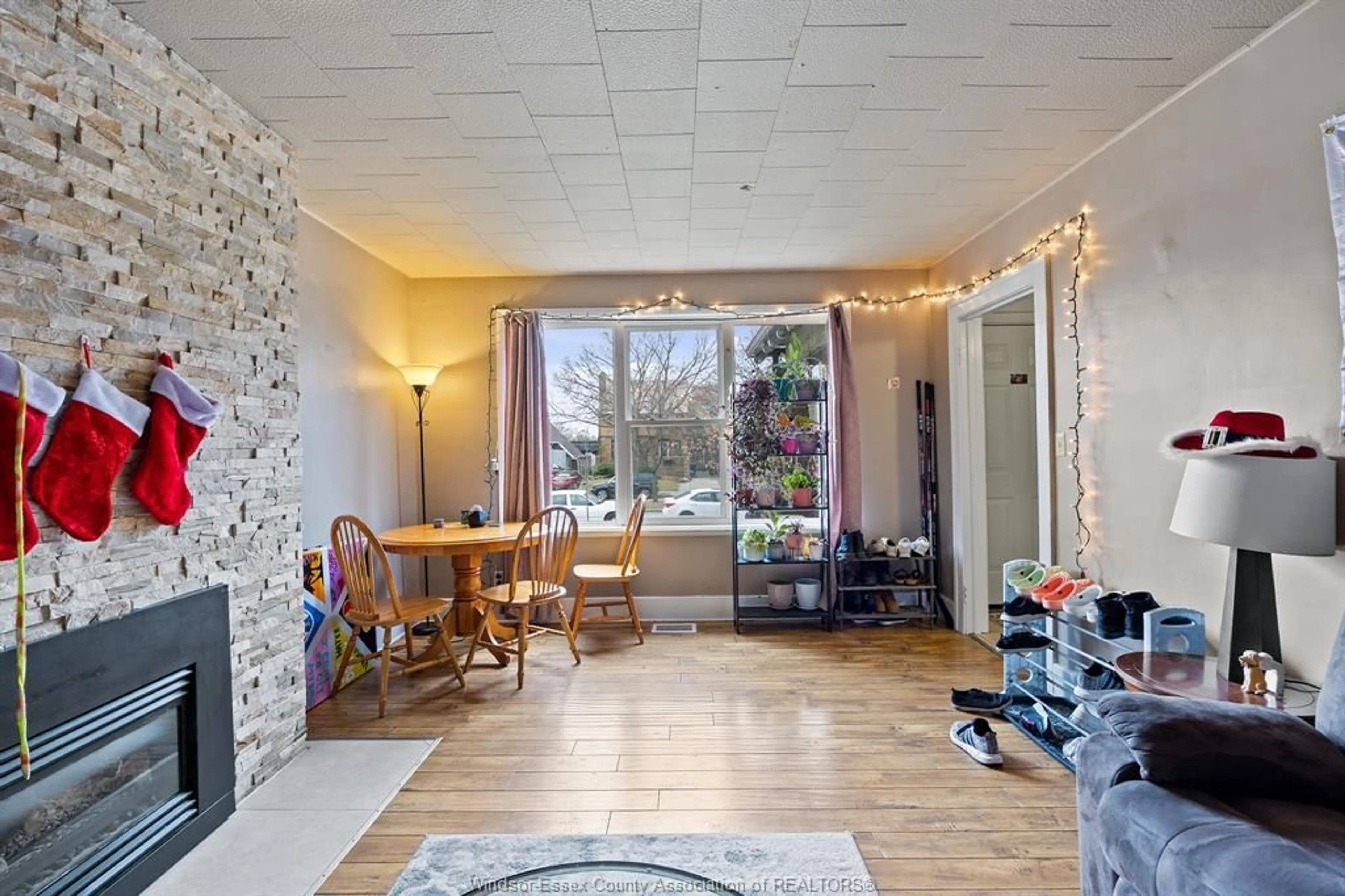 Unknown for 568 ASKIN, Windsor Ontario N9B 2X4