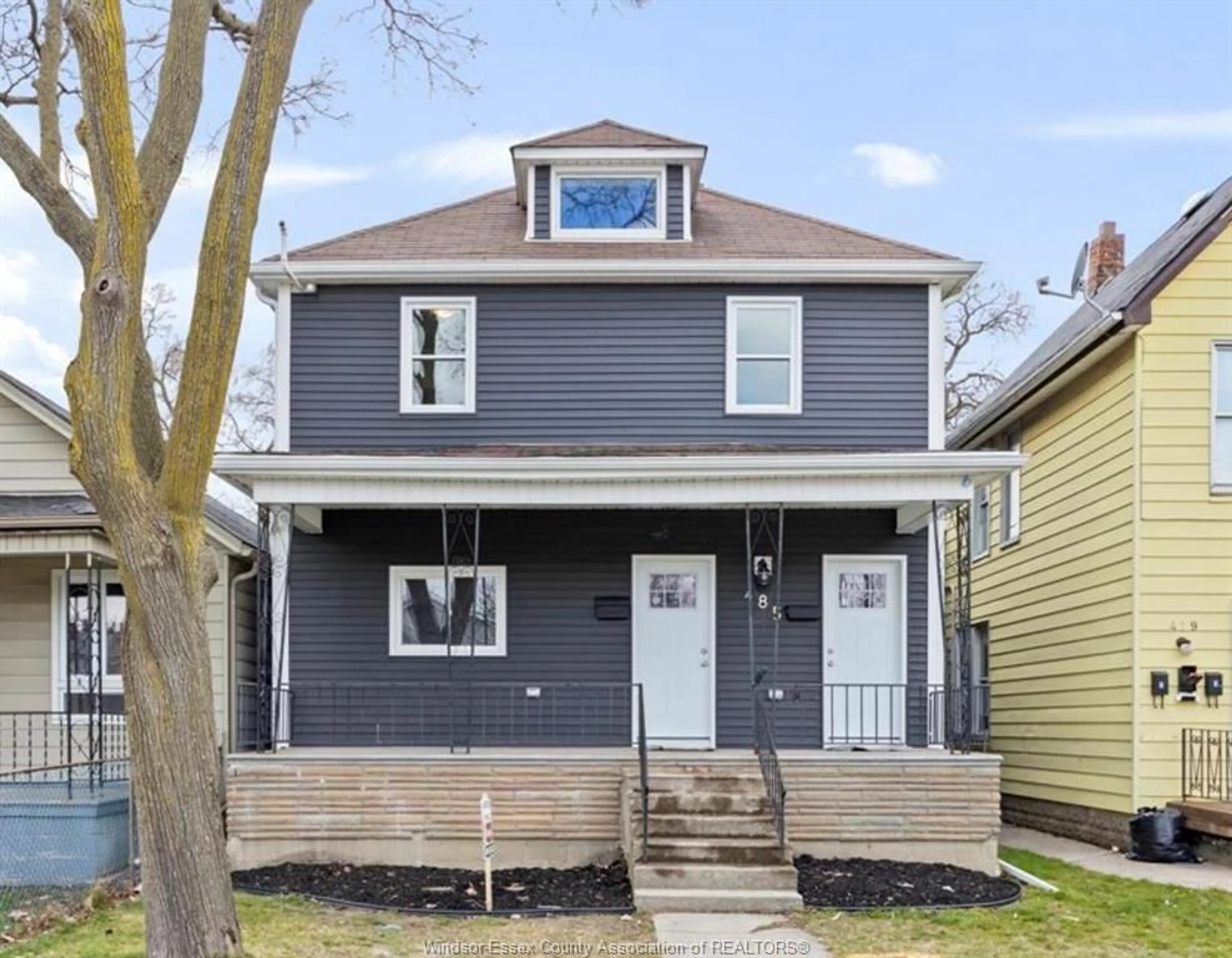 Home with vinyl exterior material, street for 485 AYLMER, Windsor Ontario N9A 1T5