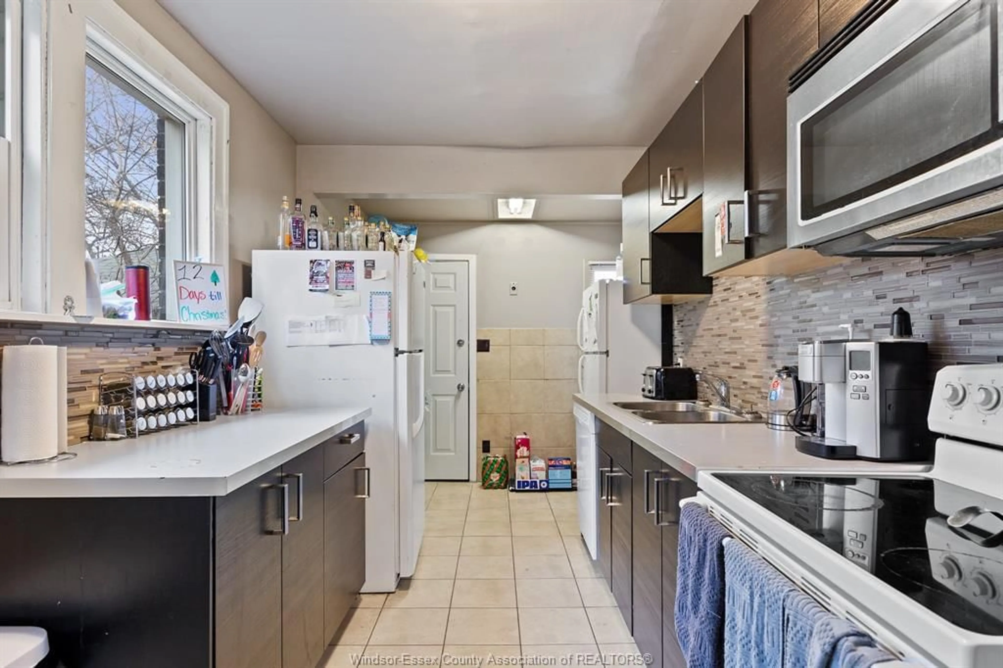 Standard kitchen, ceramic/tile floor for 554 ASKIN Ave, Windsor Ontario N9B 2X4