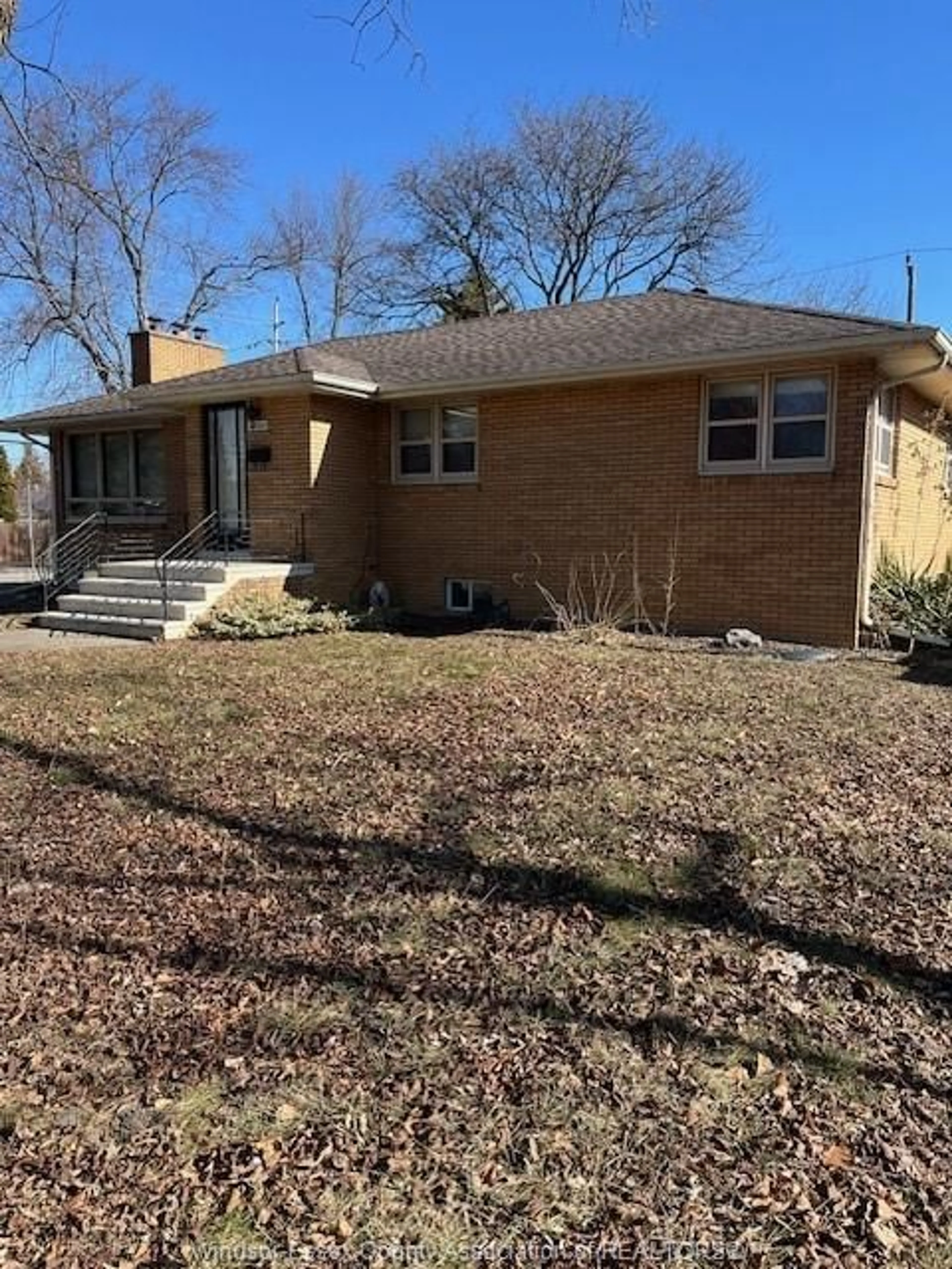 Home with brick exterior material, street for 2804 EVERTS, Windsor Ontario N9E 2V2