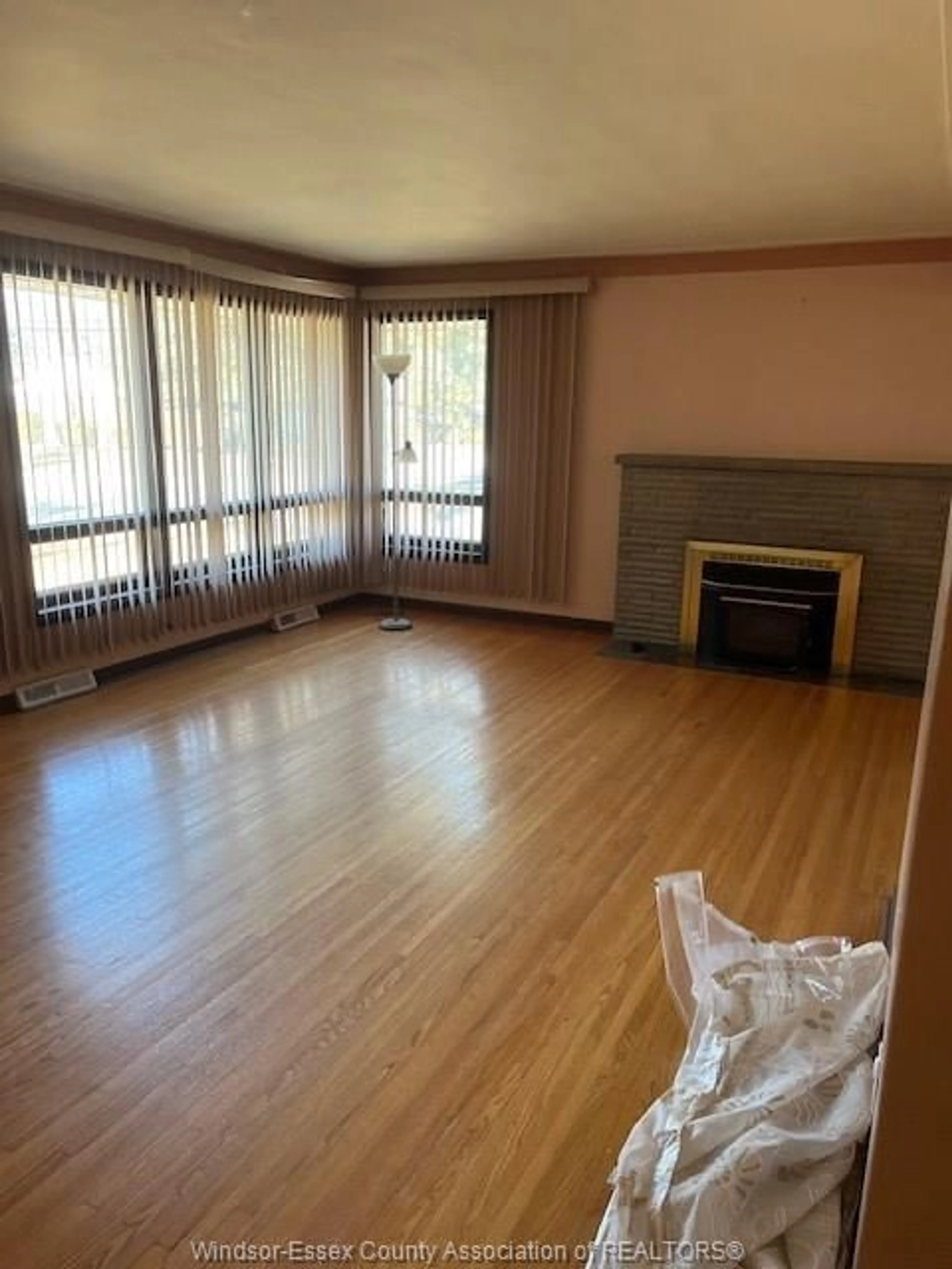 A pic of a room for 2804 EVERTS, Windsor Ontario N9E 2V2