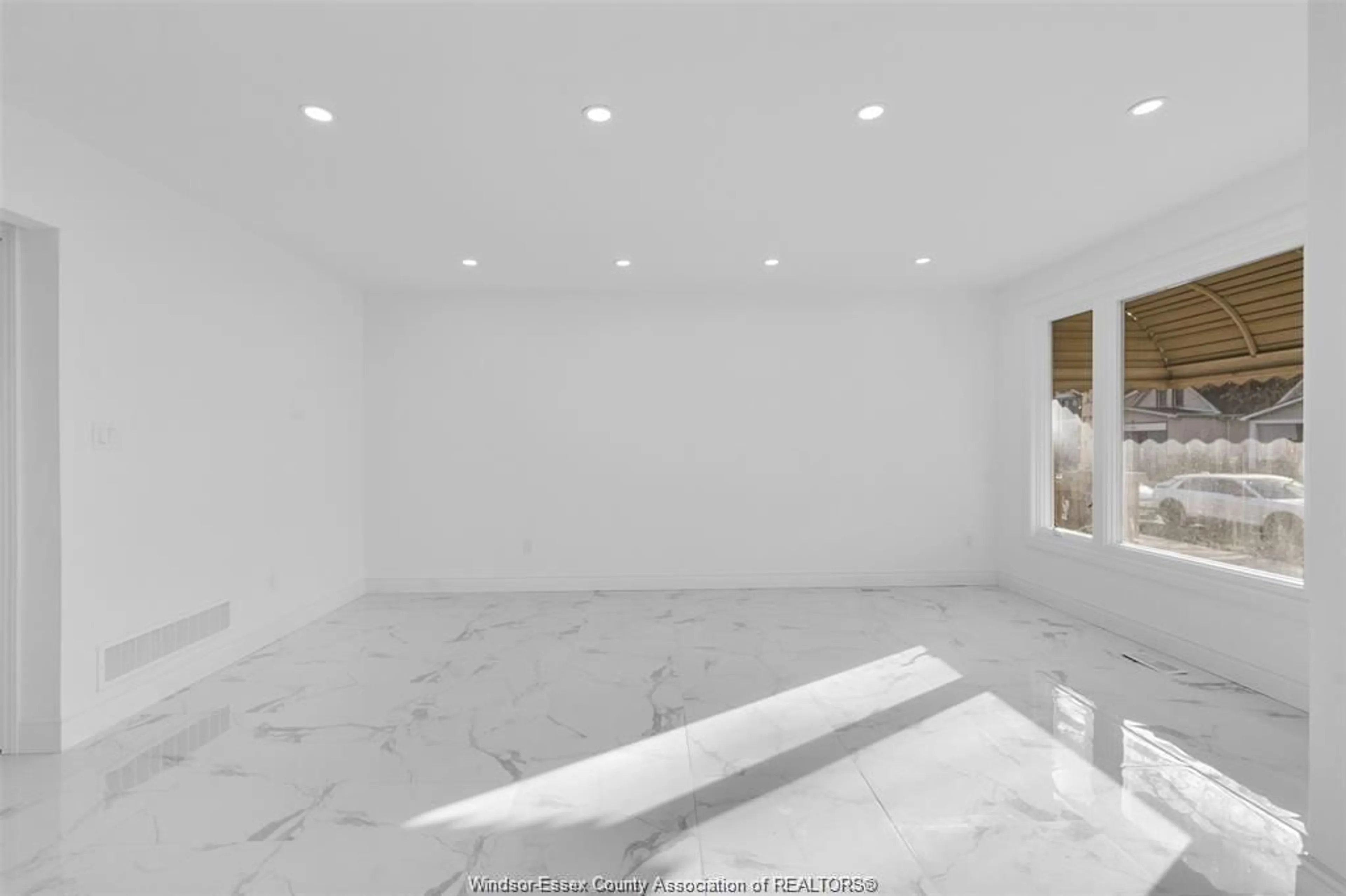 Unknown for 1510 LANGLOIS, Windsor Ontario N8X 4M2