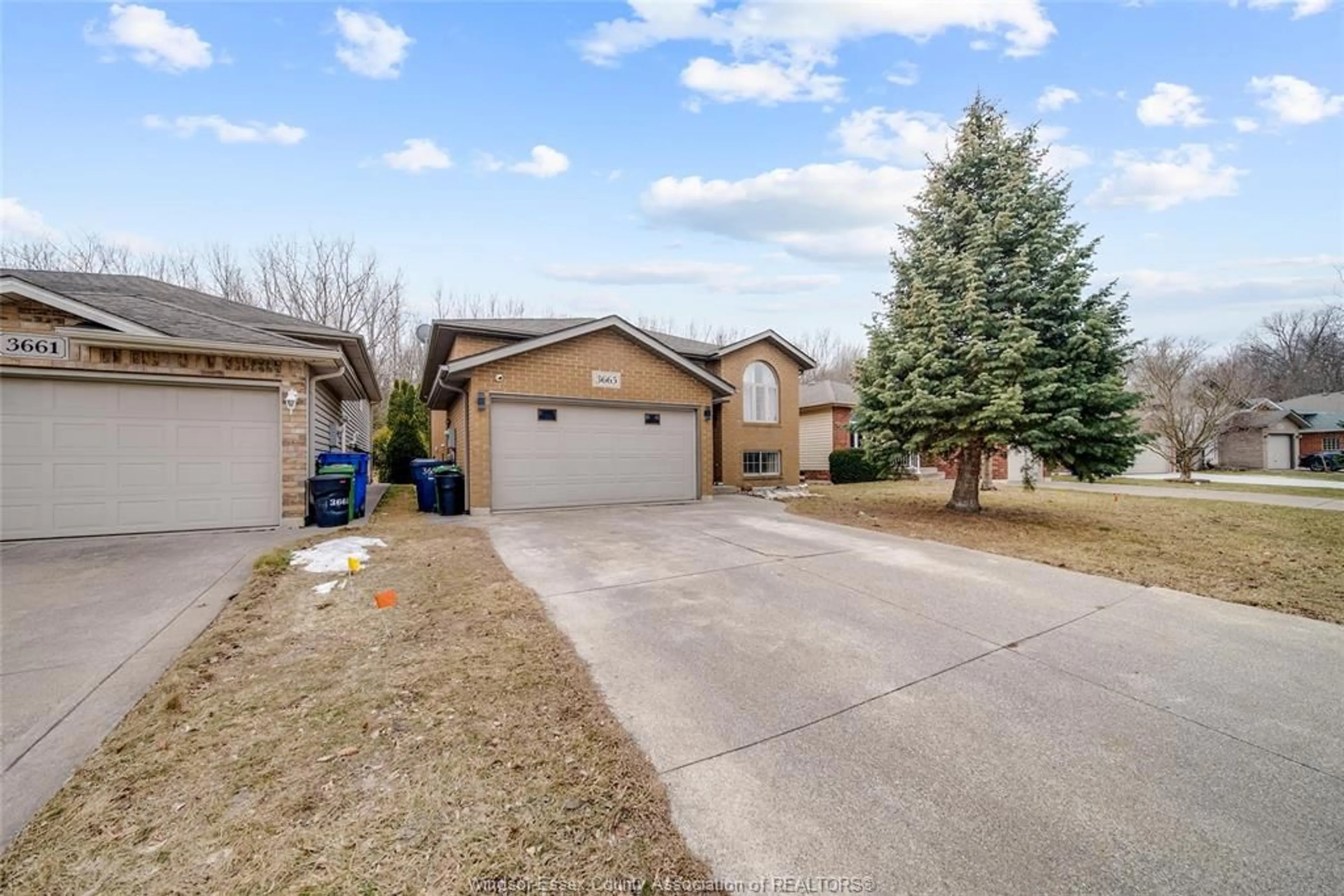 A pic from outside/outdoor area/front of a property/back of a property/a pic from drone, street for 3665 SHINGLECREEK Crt, Windsor Ontario N8W 5T7