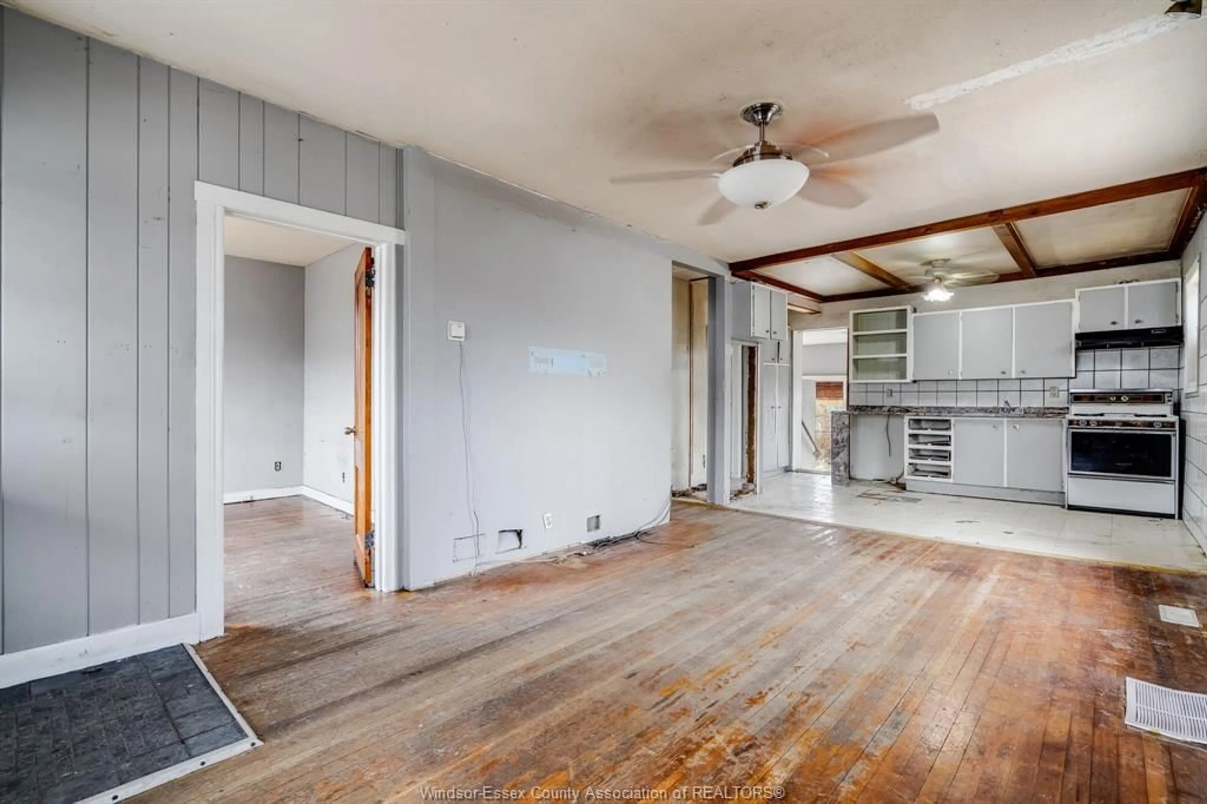 Unknown for 1541 Albert, Windsor Ontario N8Y 3R3