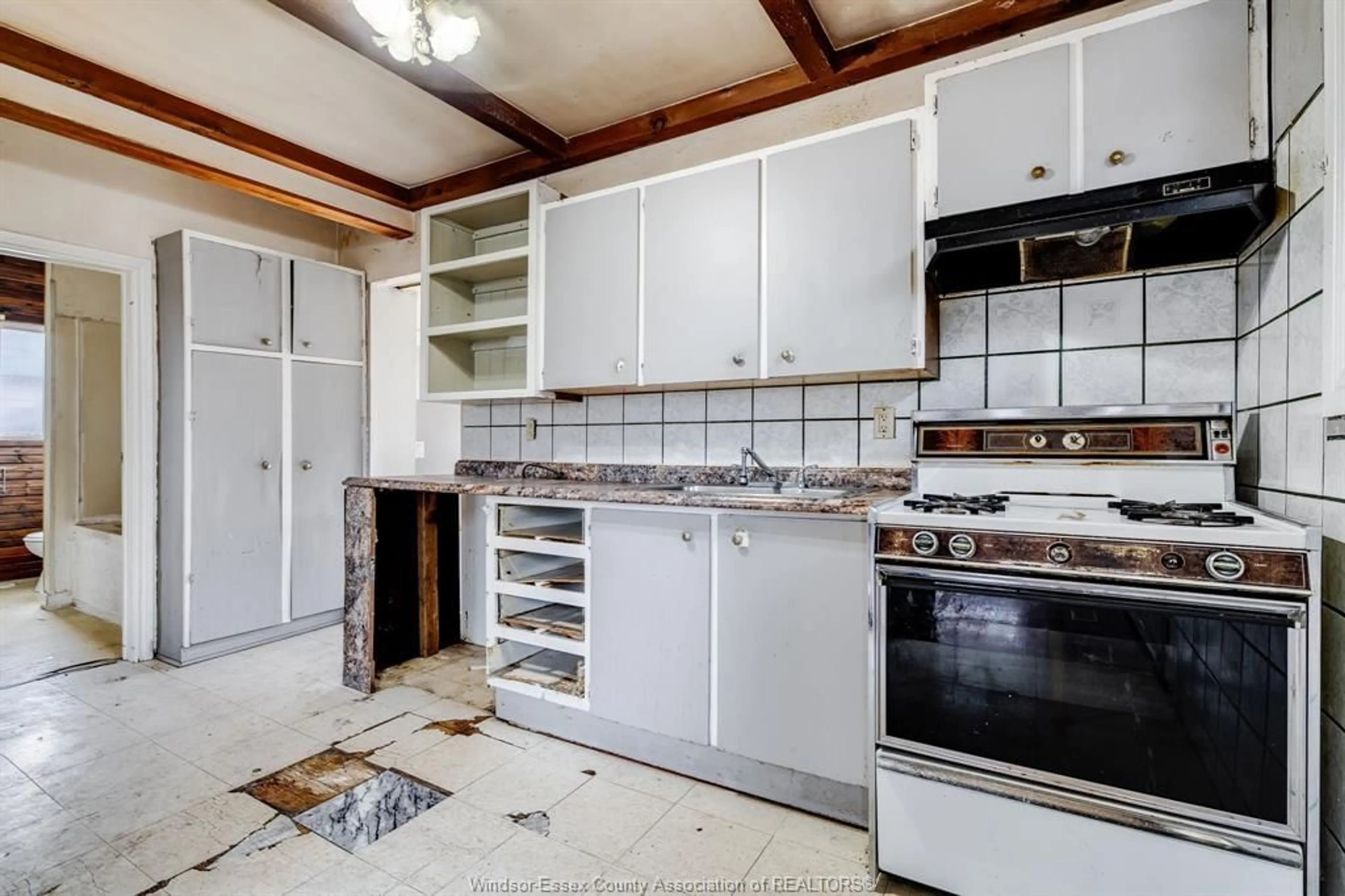 Standard kitchen, ceramic/tile floor for 1541 Albert, Windsor Ontario N8Y 3R3