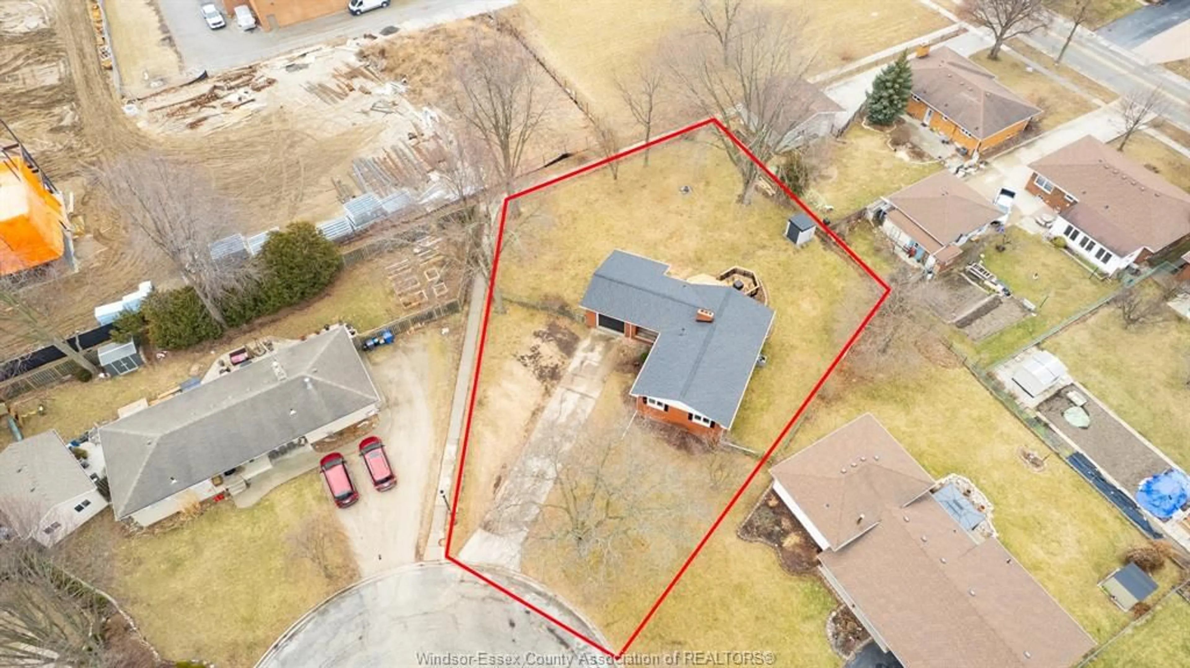 A pic from outside/outdoor area/front of a property/back of a property/a pic from drone, building for 114 MAIN St, Amherstburg Ontario N9V 2L3