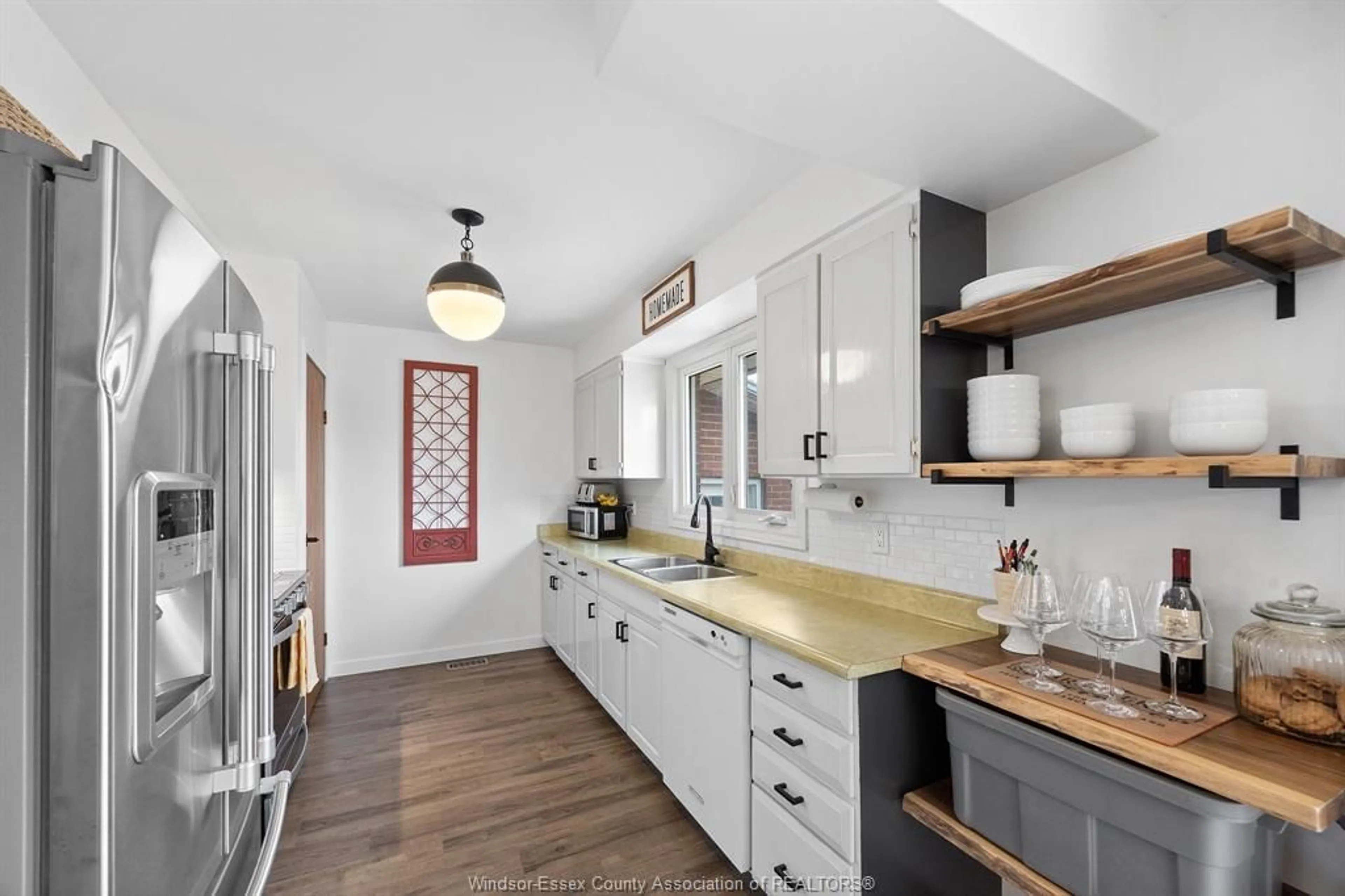 Open concept kitchen, ceramic/tile floor for 114 MAIN St, Amherstburg Ontario N9V 2L3