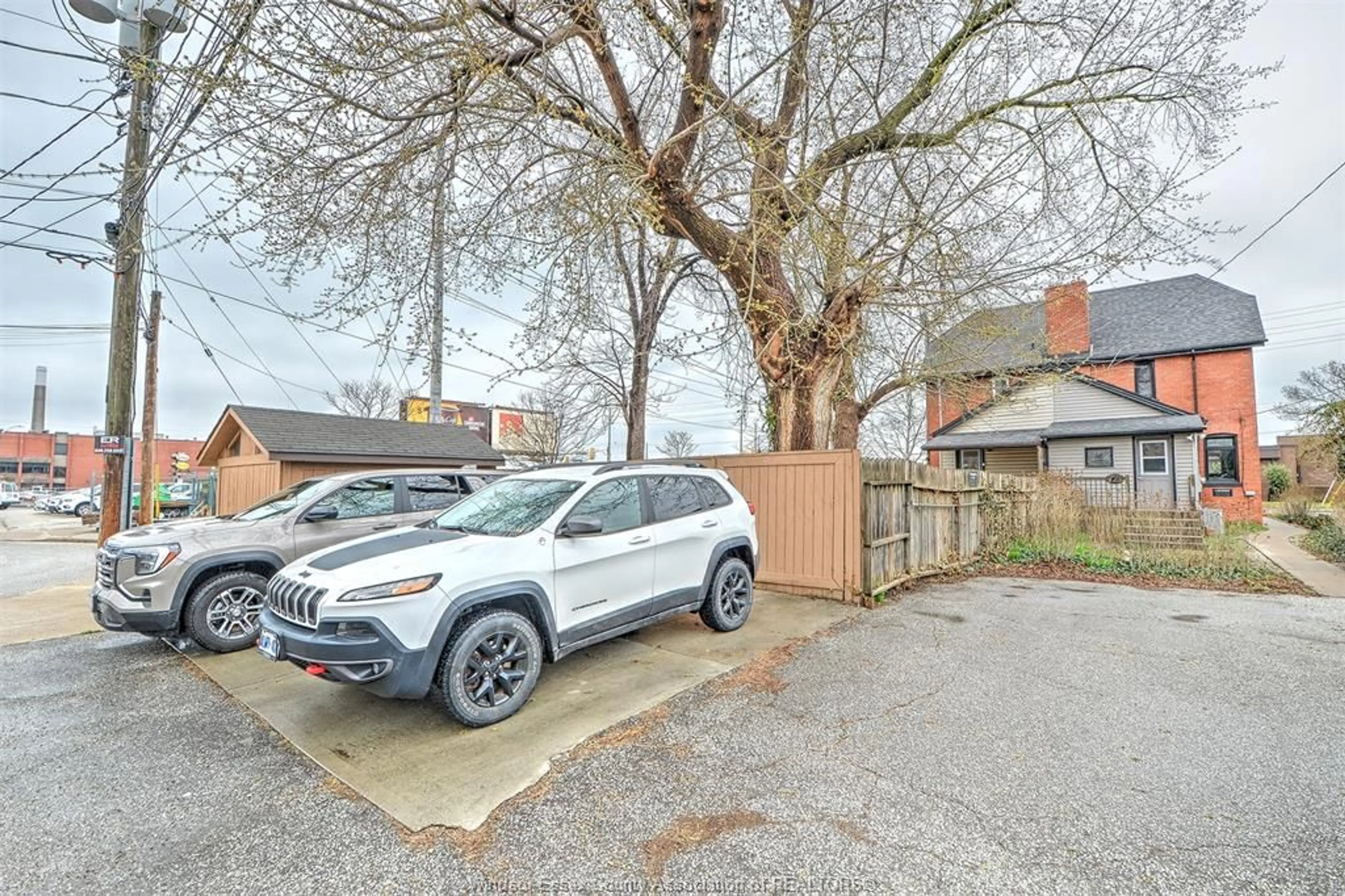 A pic from outside/outdoor area/front of a property/back of a property/a pic from drone, street for 715 WALKER Rd, Windsor Ontario N8Y 2N2