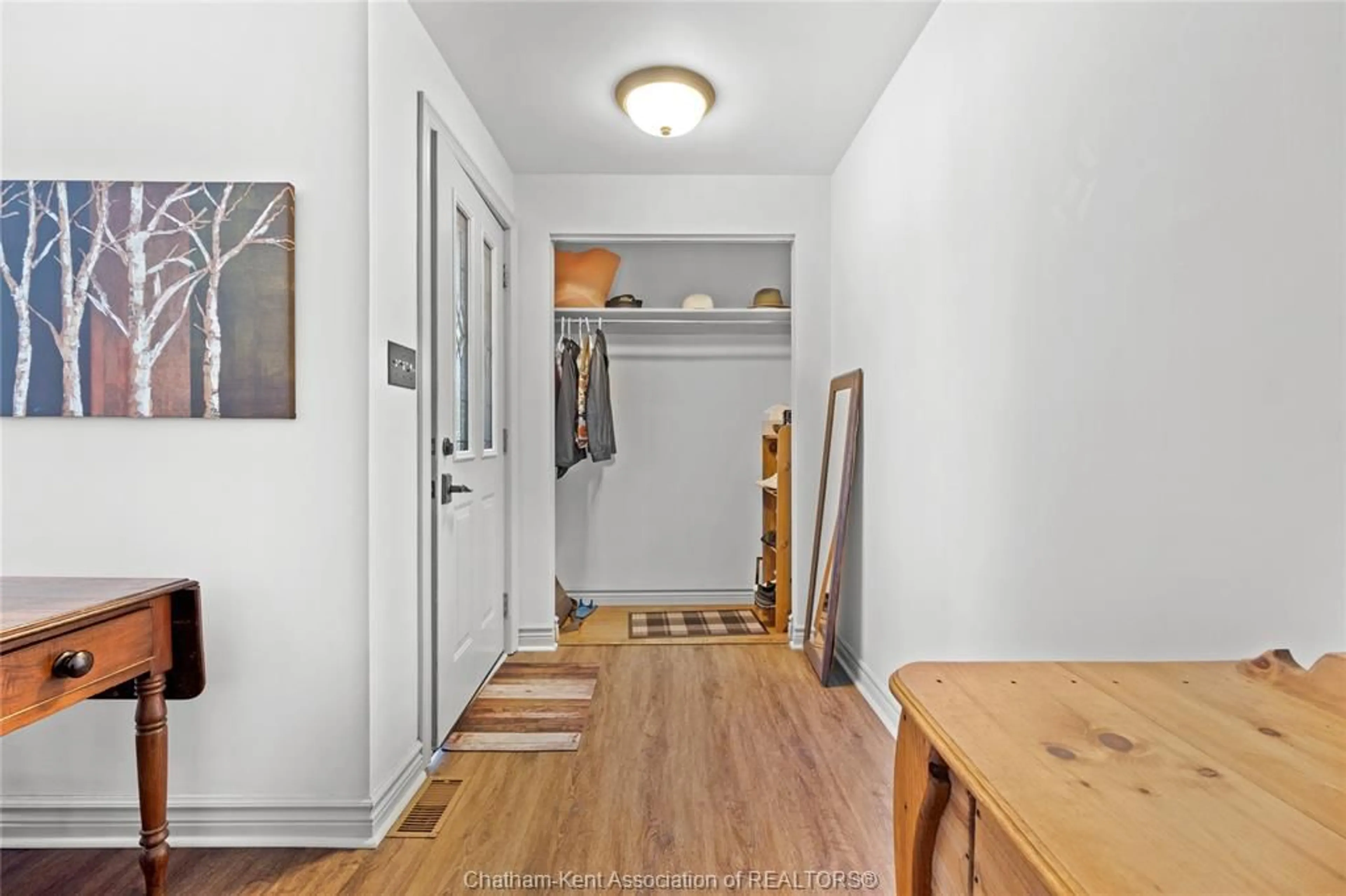 Indoor entryway for 9164 Talbot Trail, Blenheim Ontario N0P 1A0