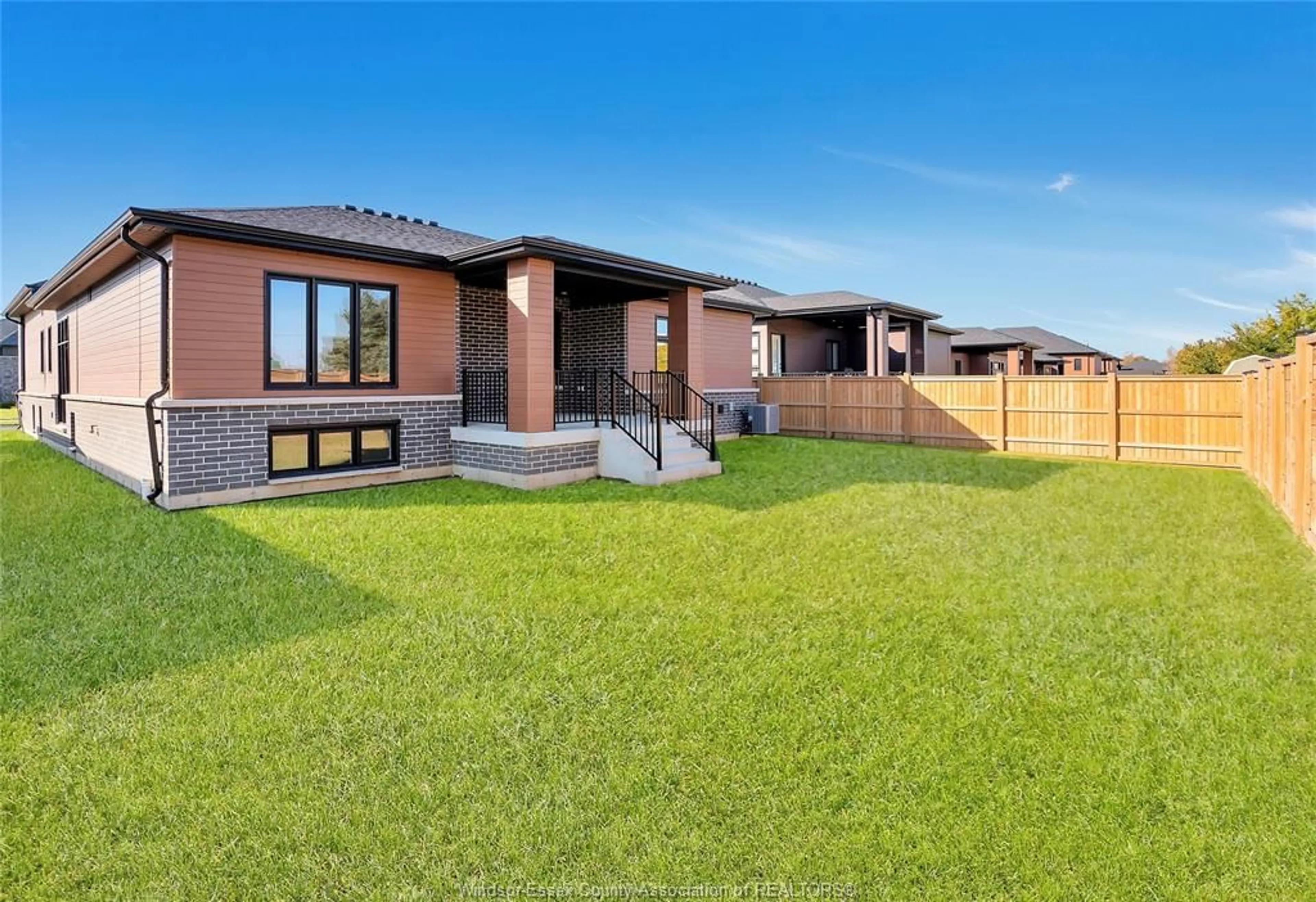 Home with brick exterior material, unknown for 18 WOODLAND St, Kingsville Ontario N9Y 0A9