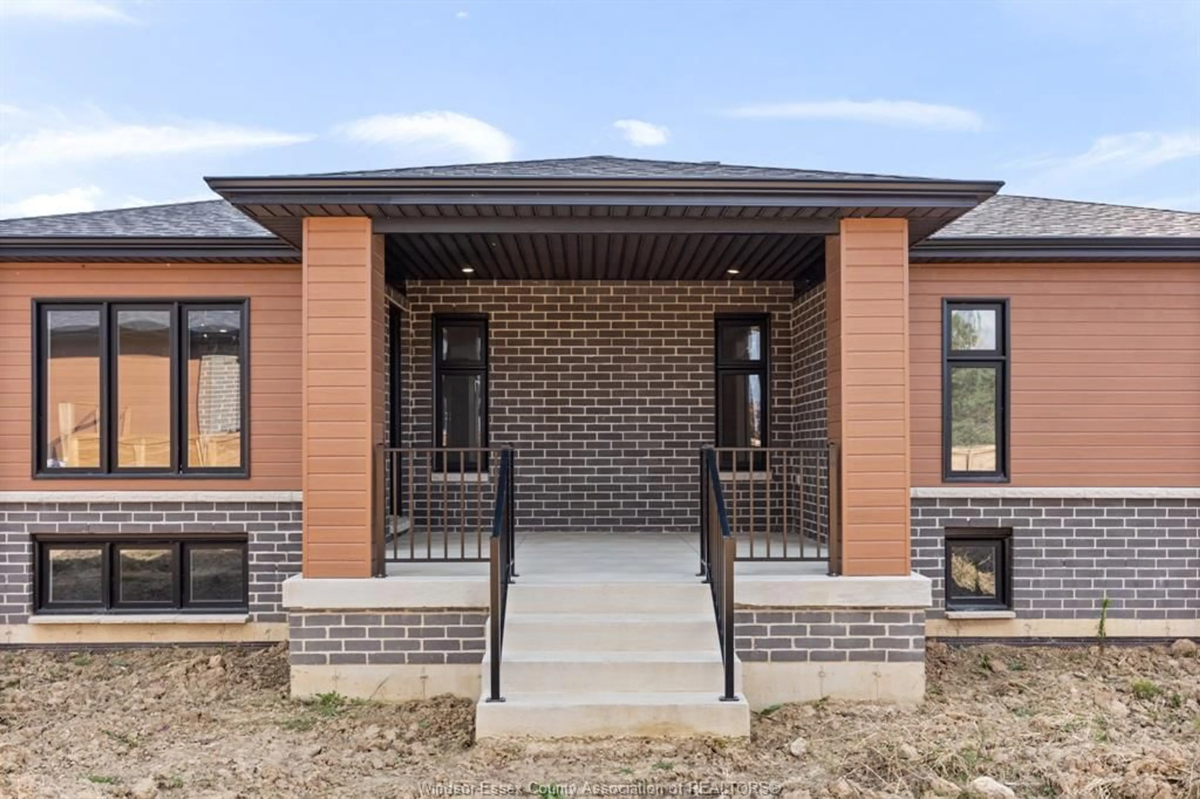 Home with brick exterior material, building for 18 WOODLAND St, Kingsville Ontario N9Y 0A9