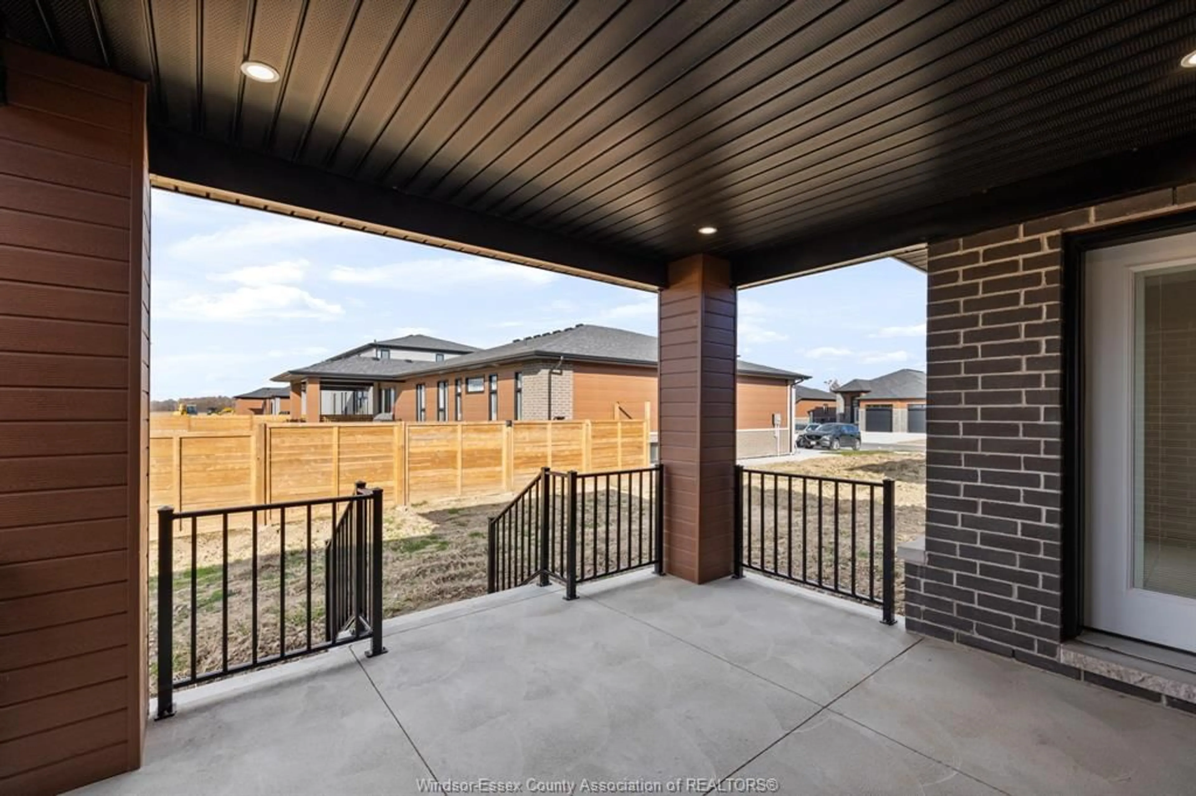 Patio, unknown for 18 WOODLAND St, Kingsville Ontario N9Y 0A9