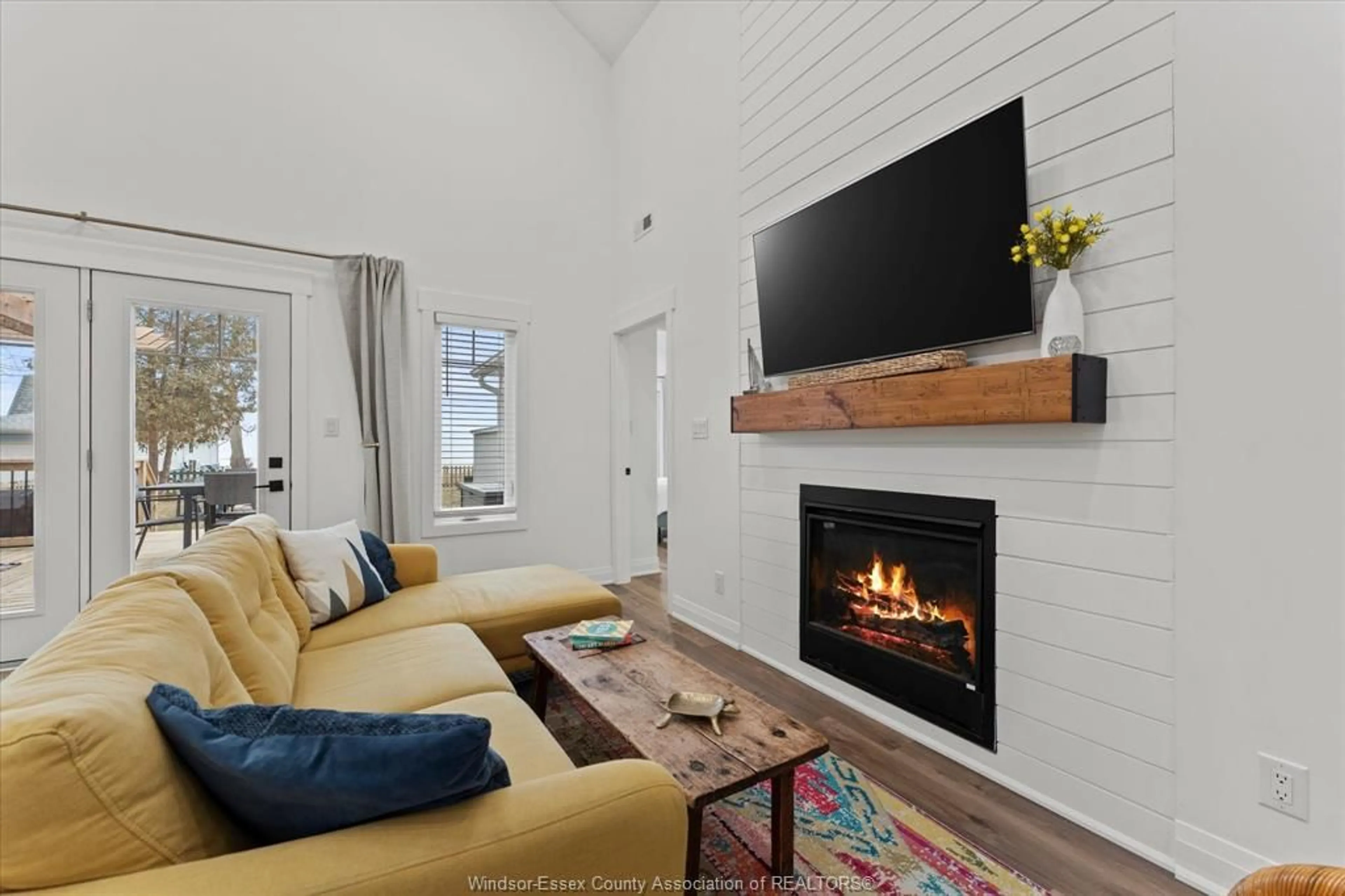 Living room with furniture, unknown for 449 HERITAGE Rd, Kingsville Ontario N9Y 3B6