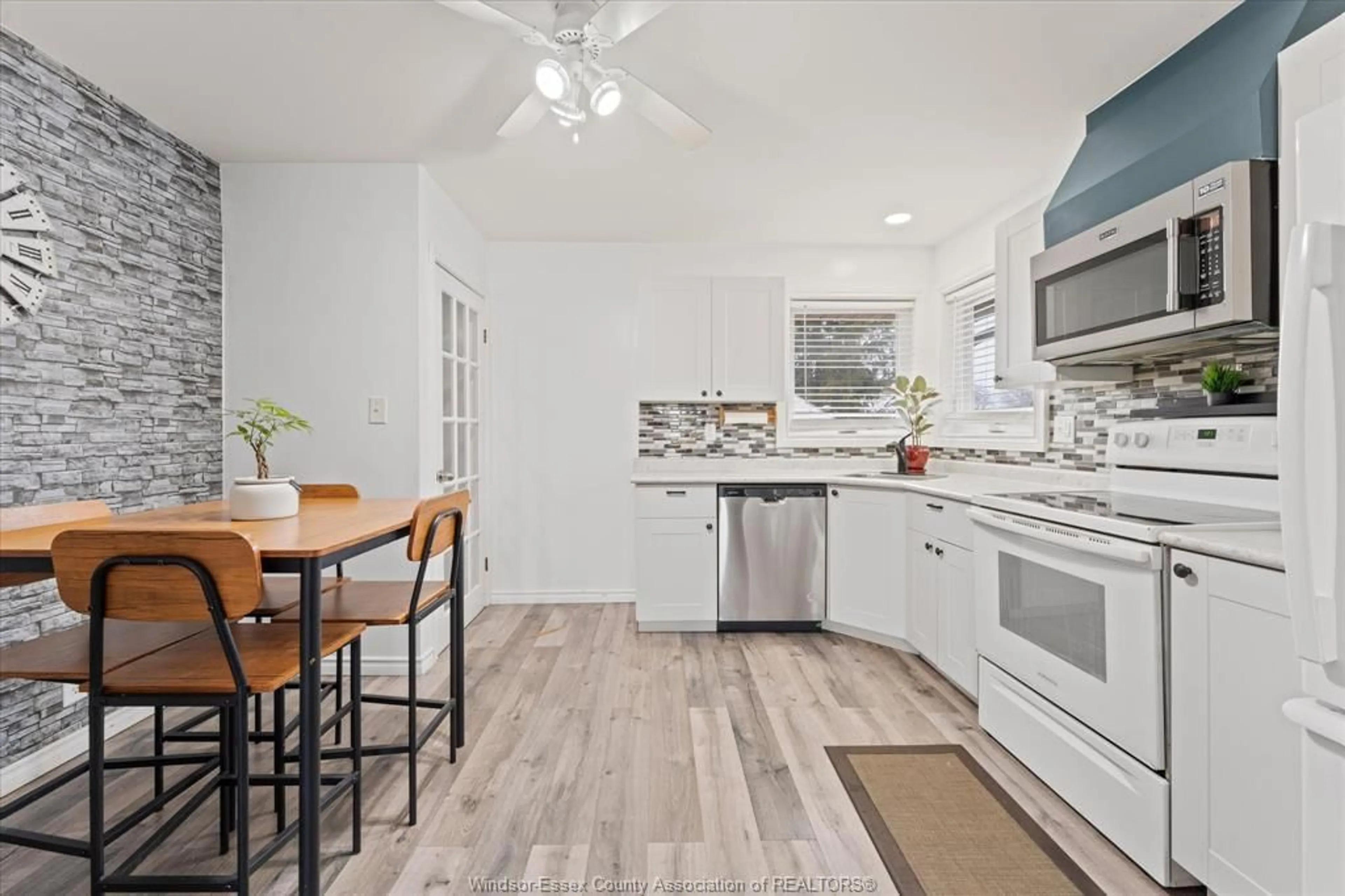 Open concept kitchen, ceramic/tile floor for 914 Talbot Rd, Lakeshore Ontario N0R 1K0