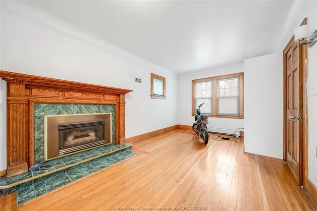 384 DETROIT, Windsor 4