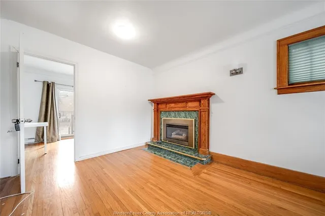 384 DETROIT, Windsor 5