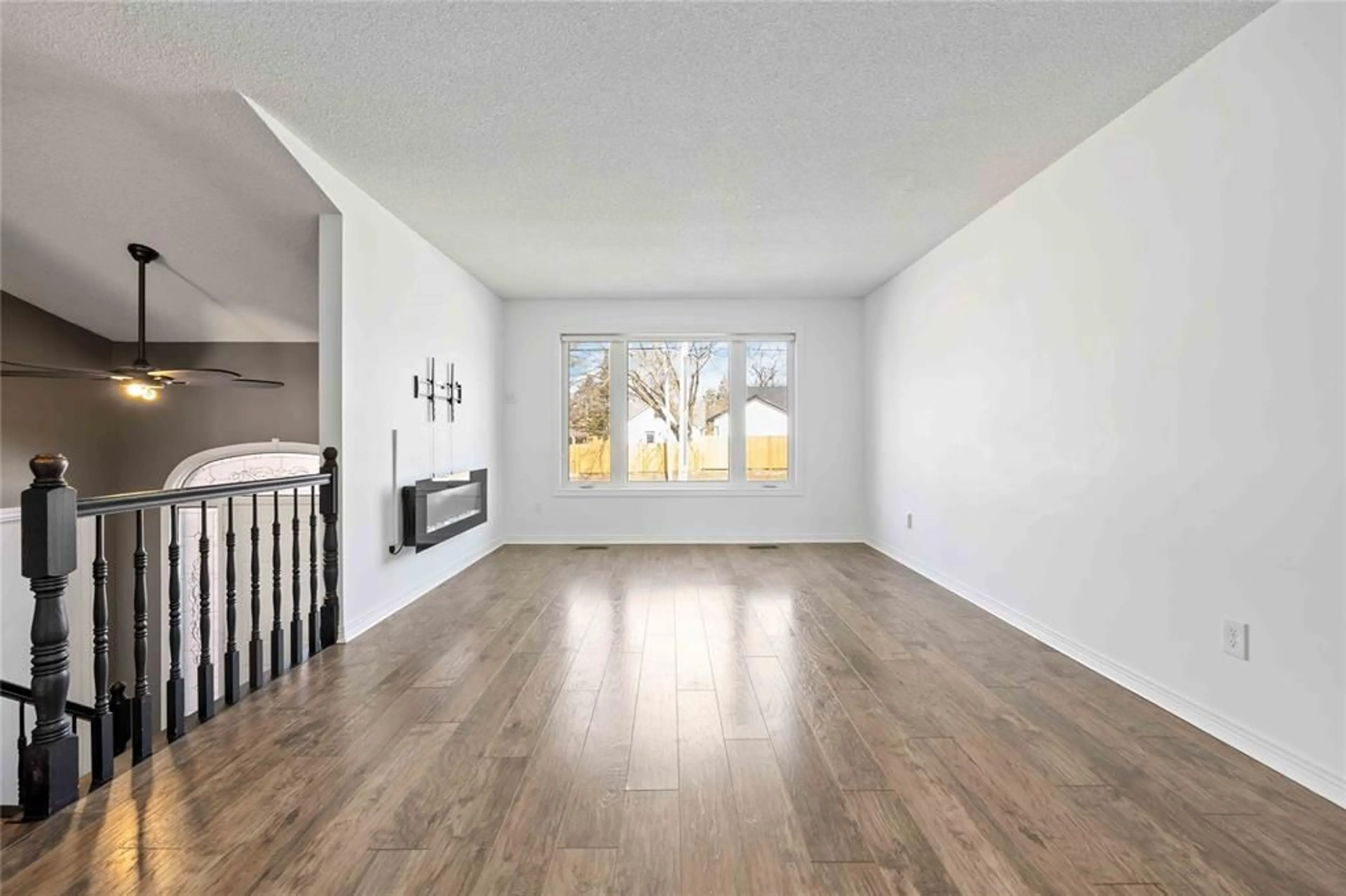 A pic of a room for 2523 HAMILTON Rd, Sarnia Ontario N0N 1C0