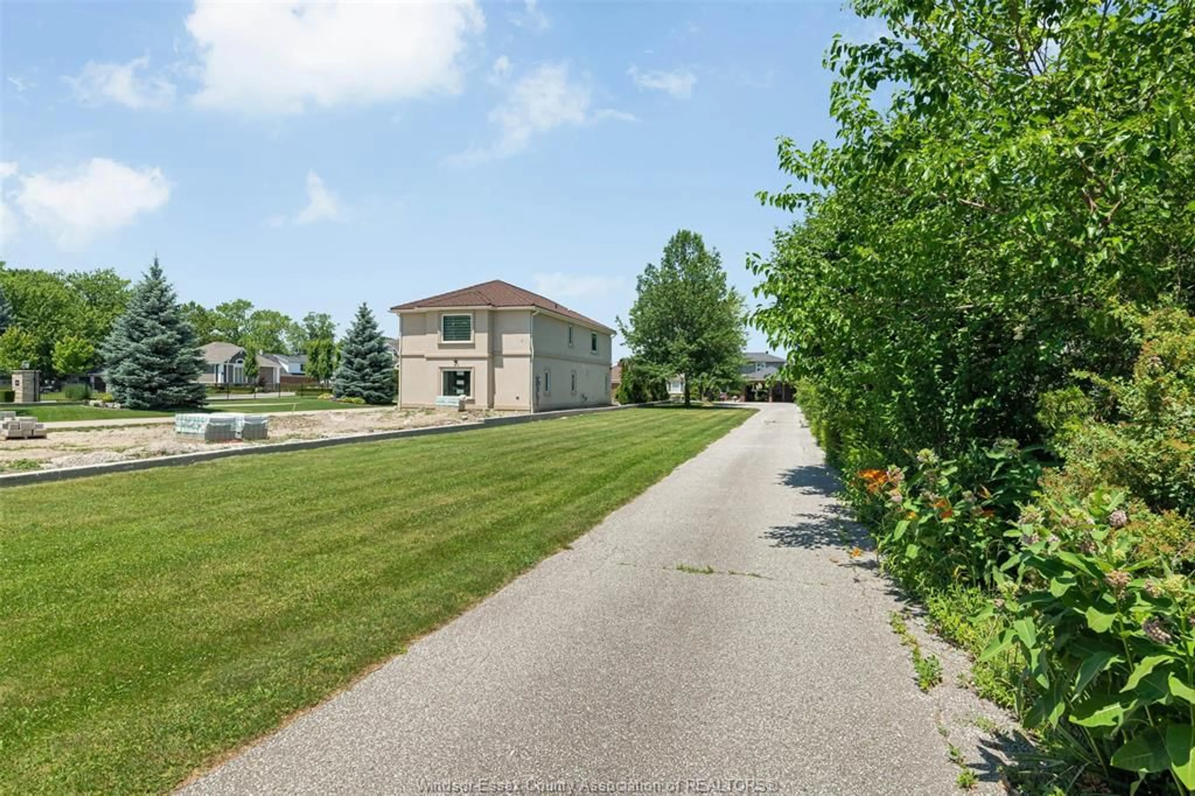 Unknown for 11830 RIVERSIDE Dr, Windsor Ontario N8P 1A6