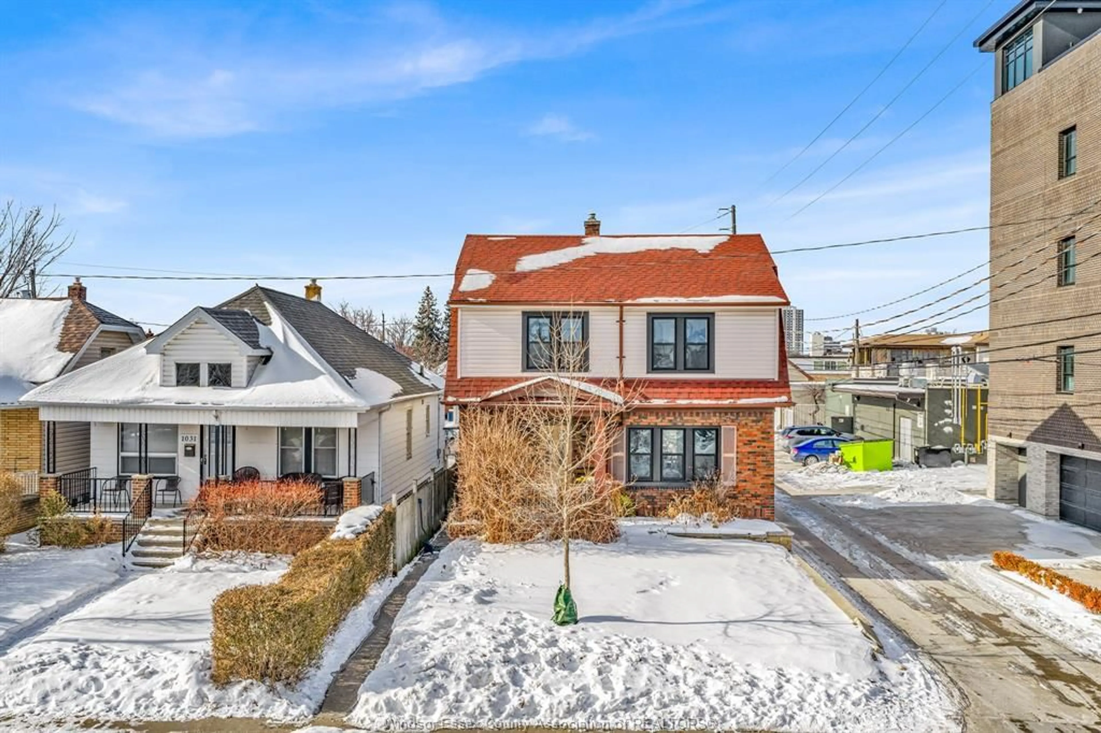 A pic from outside/outdoor area/front of a property/back of a property/a pic from drone, street for 1027 MARENTETTE Ave, Windsor Ontario N9A 2A4