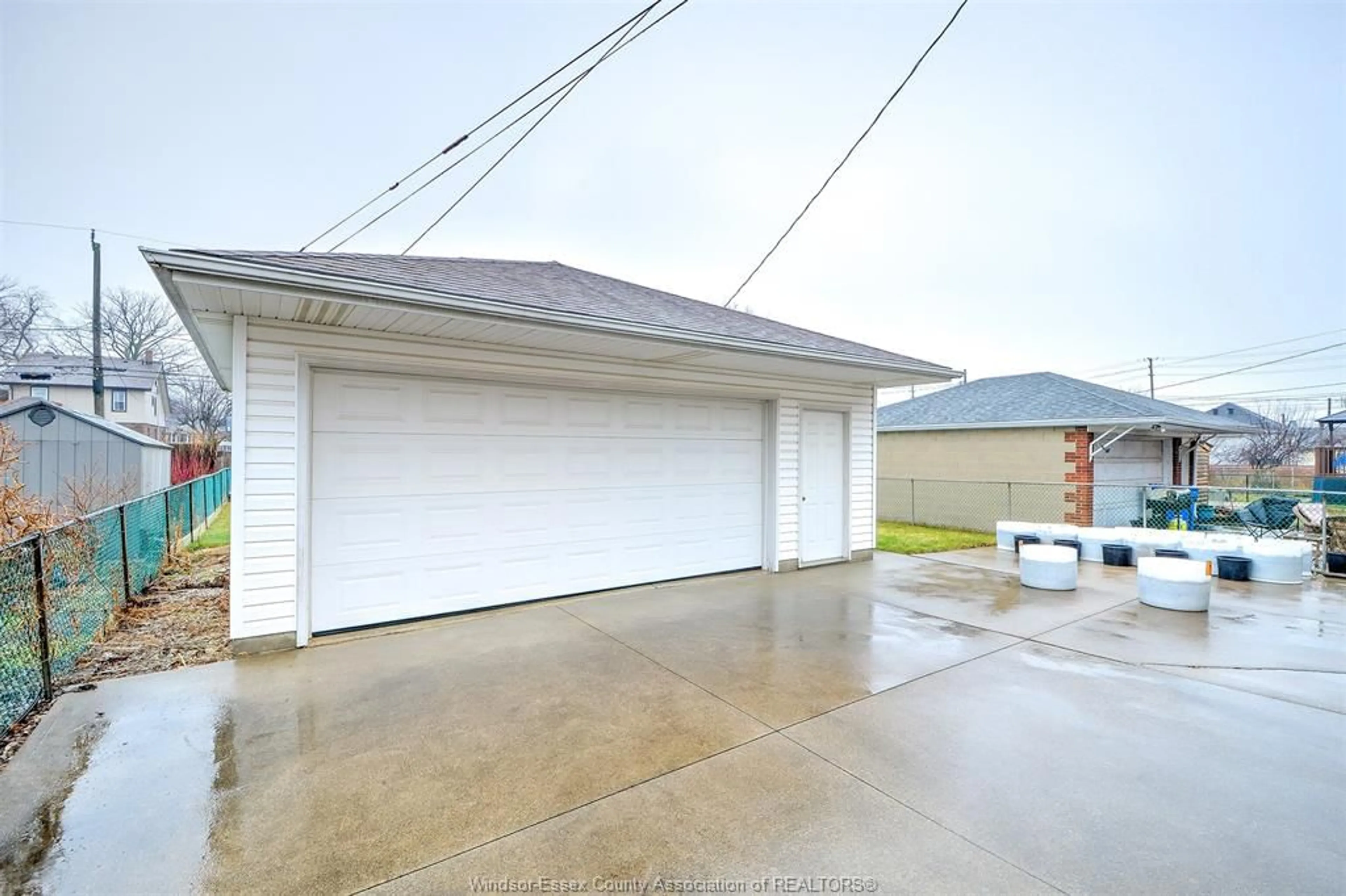 Indoor garage for 1639 LANGLOIS, Windsor Ontario N8X 4M4