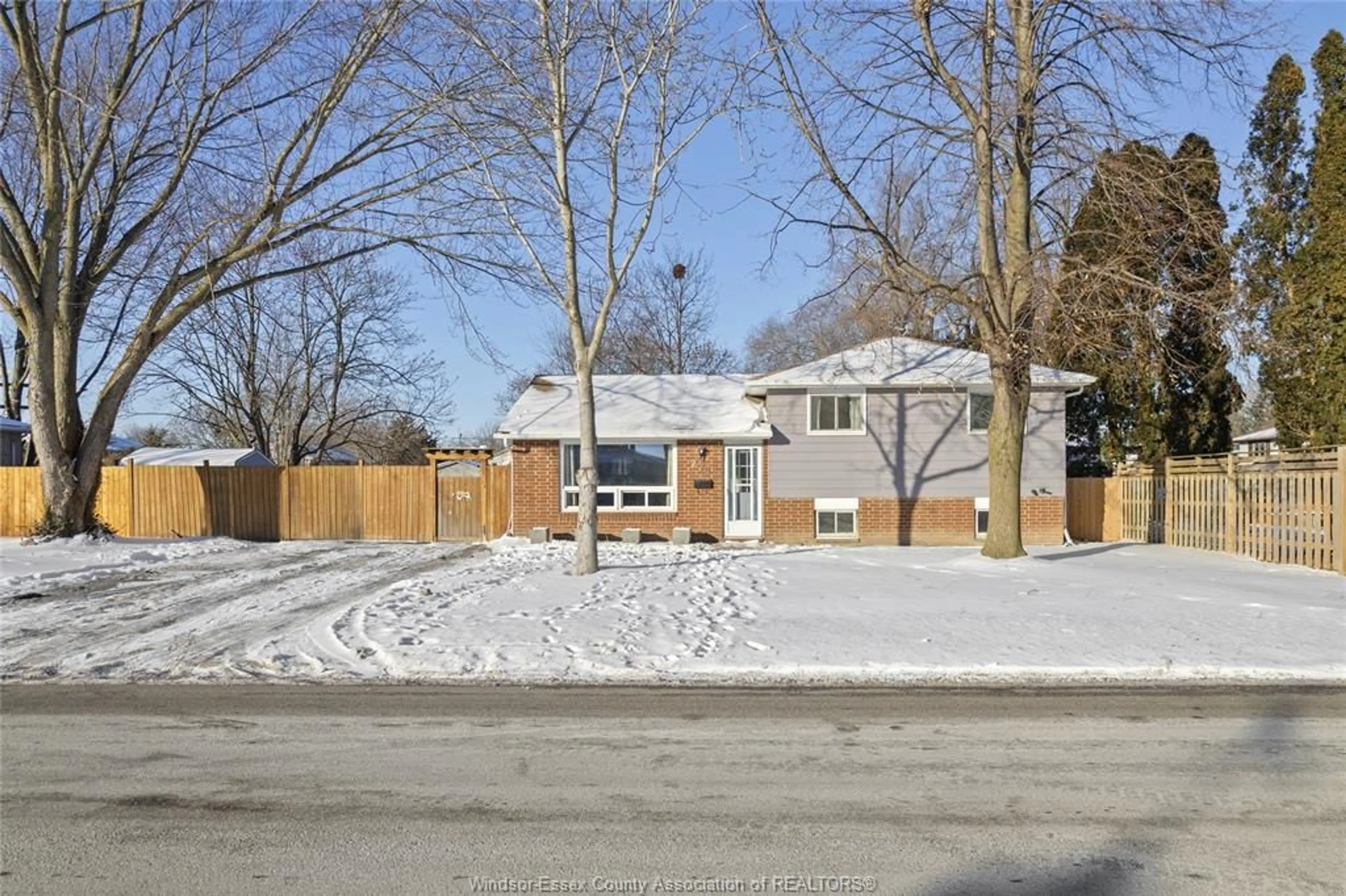 Unknown for 279 Pacific Ave, Amherstburg Ontario N9V 3E7