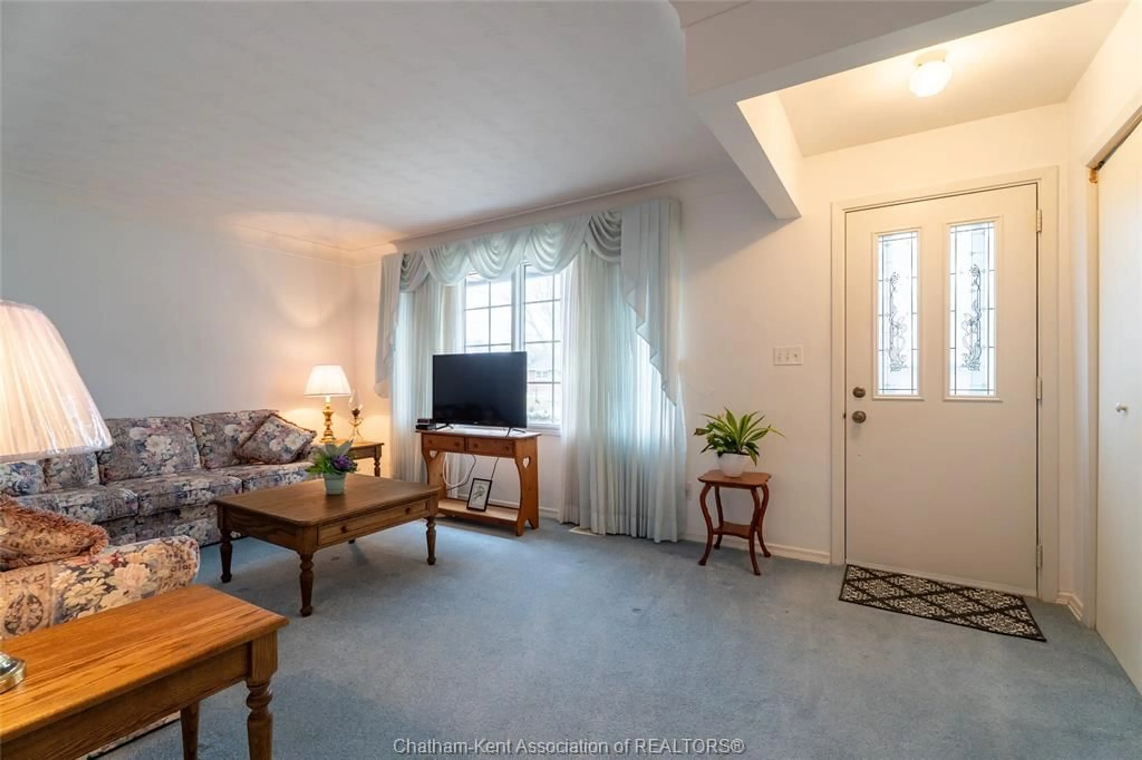 Living room with furniture, unknown for 140 Coverdale St, Chatham Ontario N7L 2V2