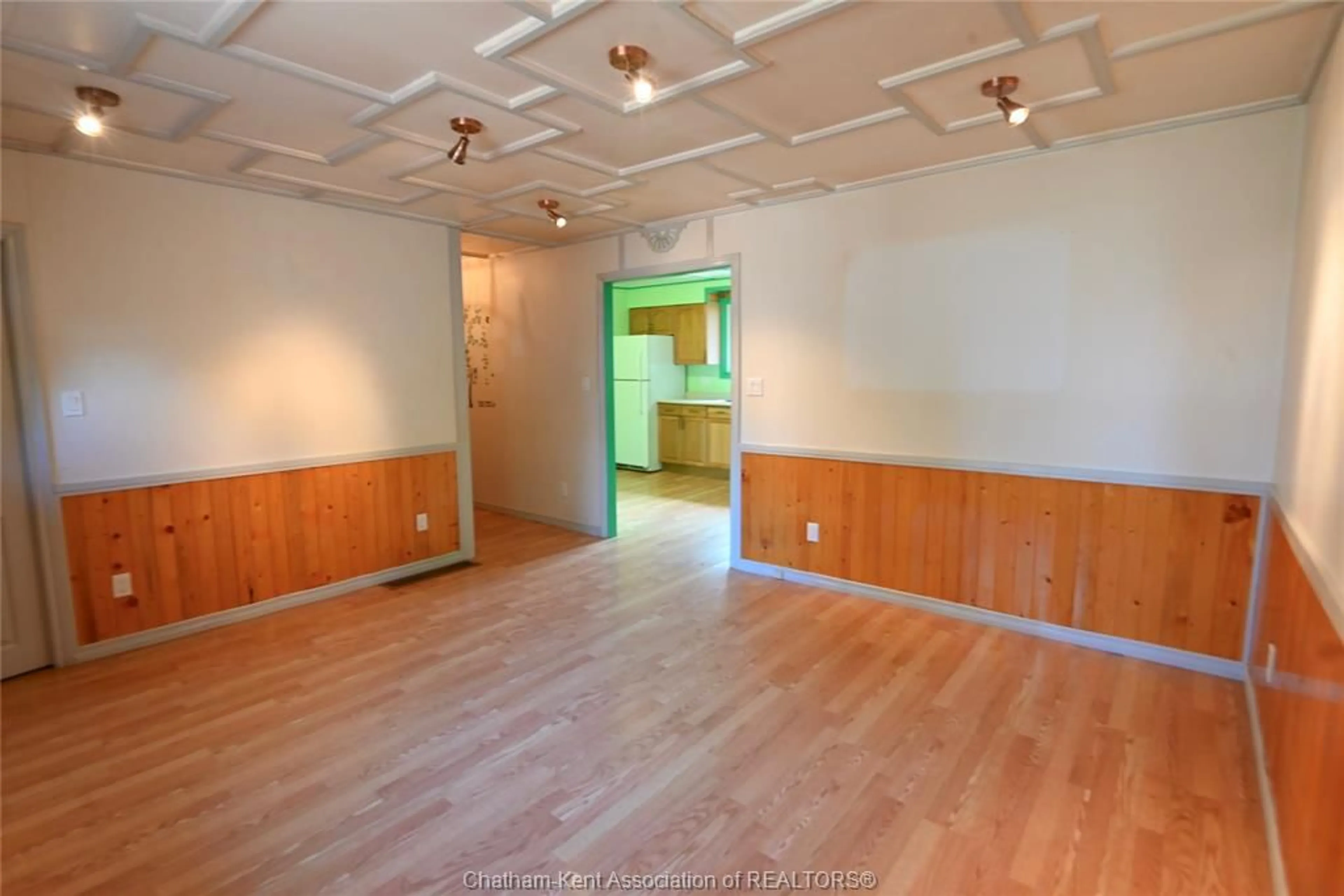 A pic of a room for 32 IRWIN Dr, Wallaceburg Ontario N8A 4S1