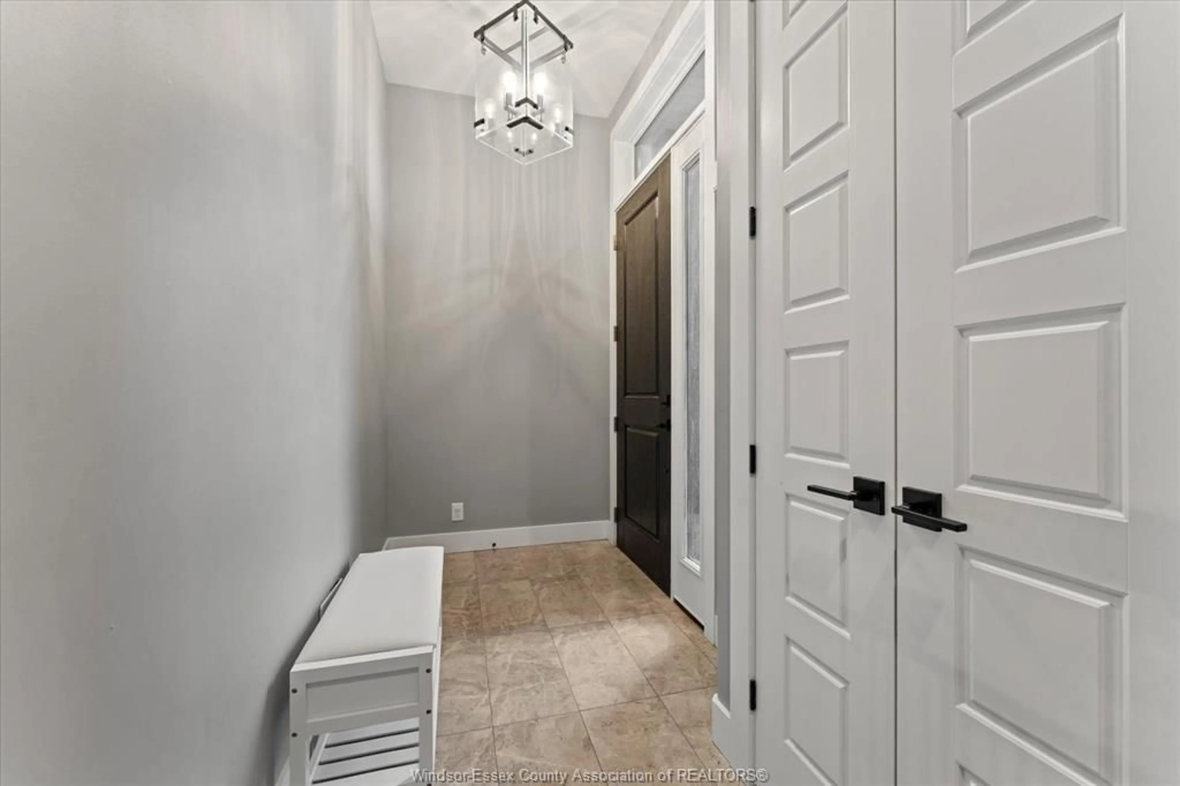 Indoor entryway for 36 DESTINY Dr, Leamington Ontario N8H 0E1