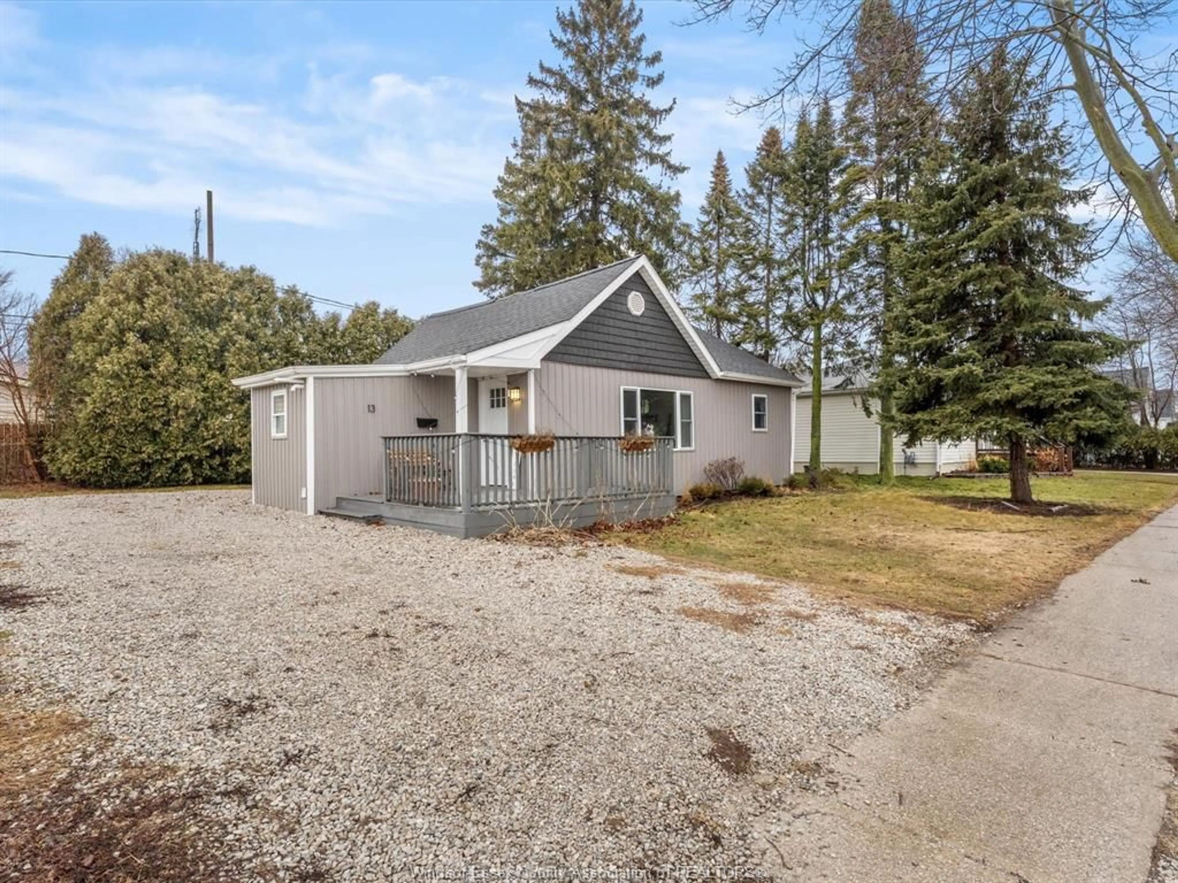 Shed for 13 MARTIN, Leamington Ontario N8H 2R5